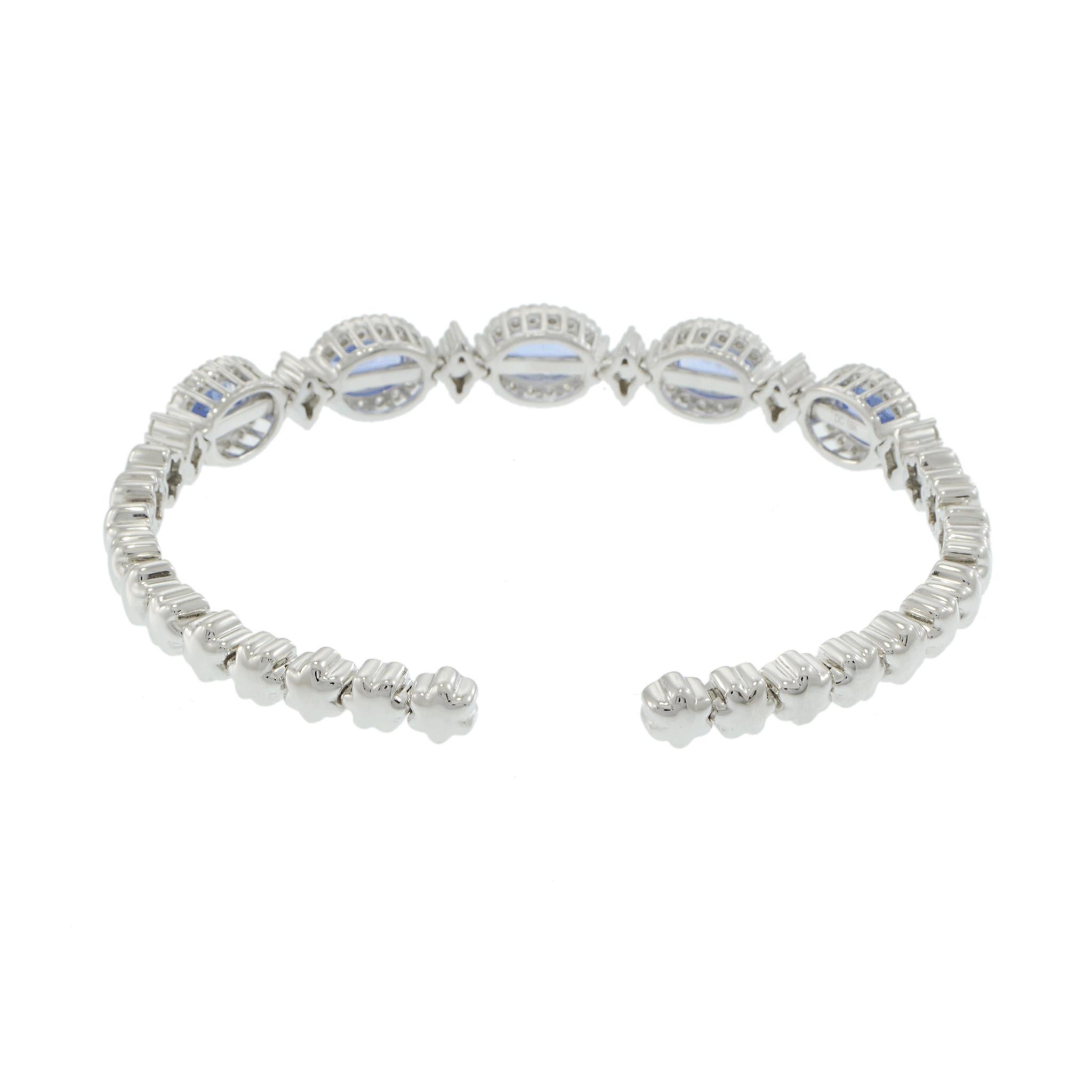 Bracciale in oro bianco 18KT con tanzanite e diamanti In condizioni Nuovo in vendita a New York, NY