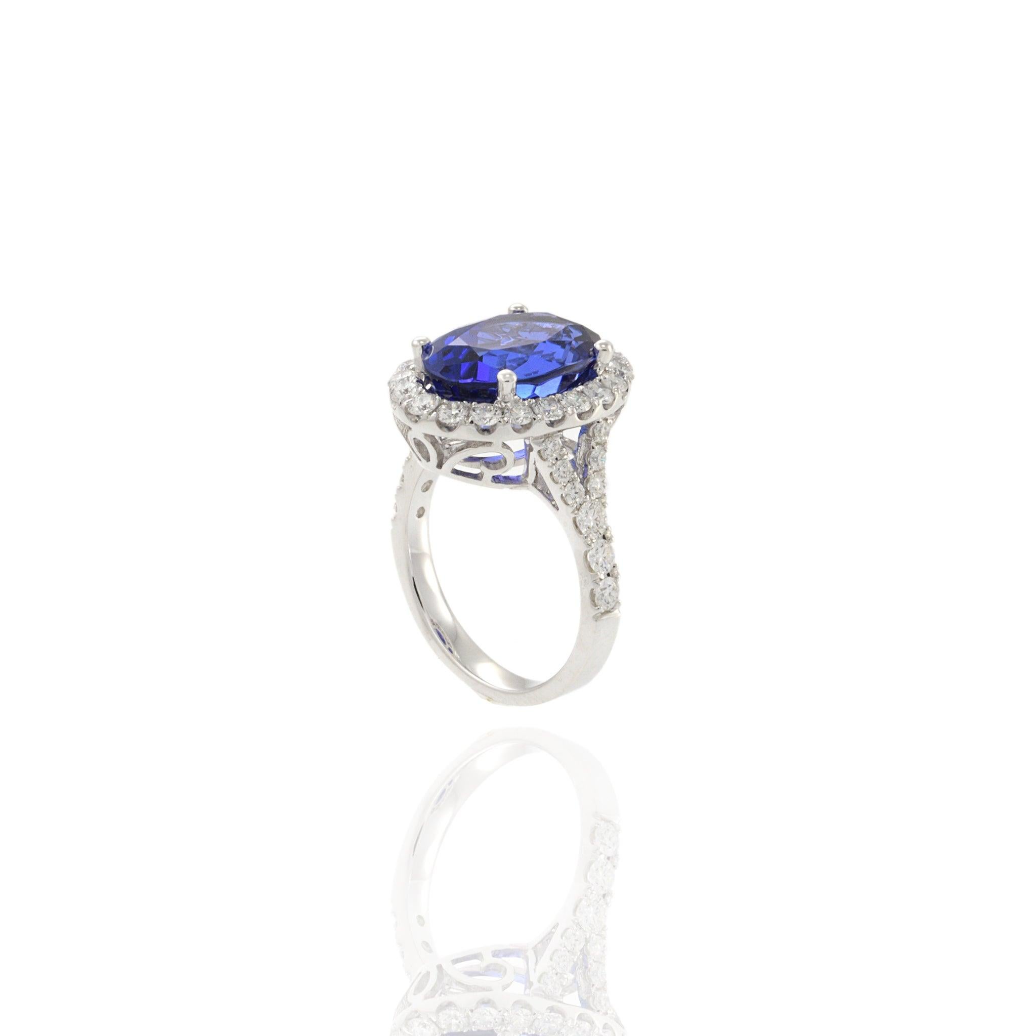 18KT White Gold Tanzanite and Diamond Ring In New Condition For Sale In New York, NY
