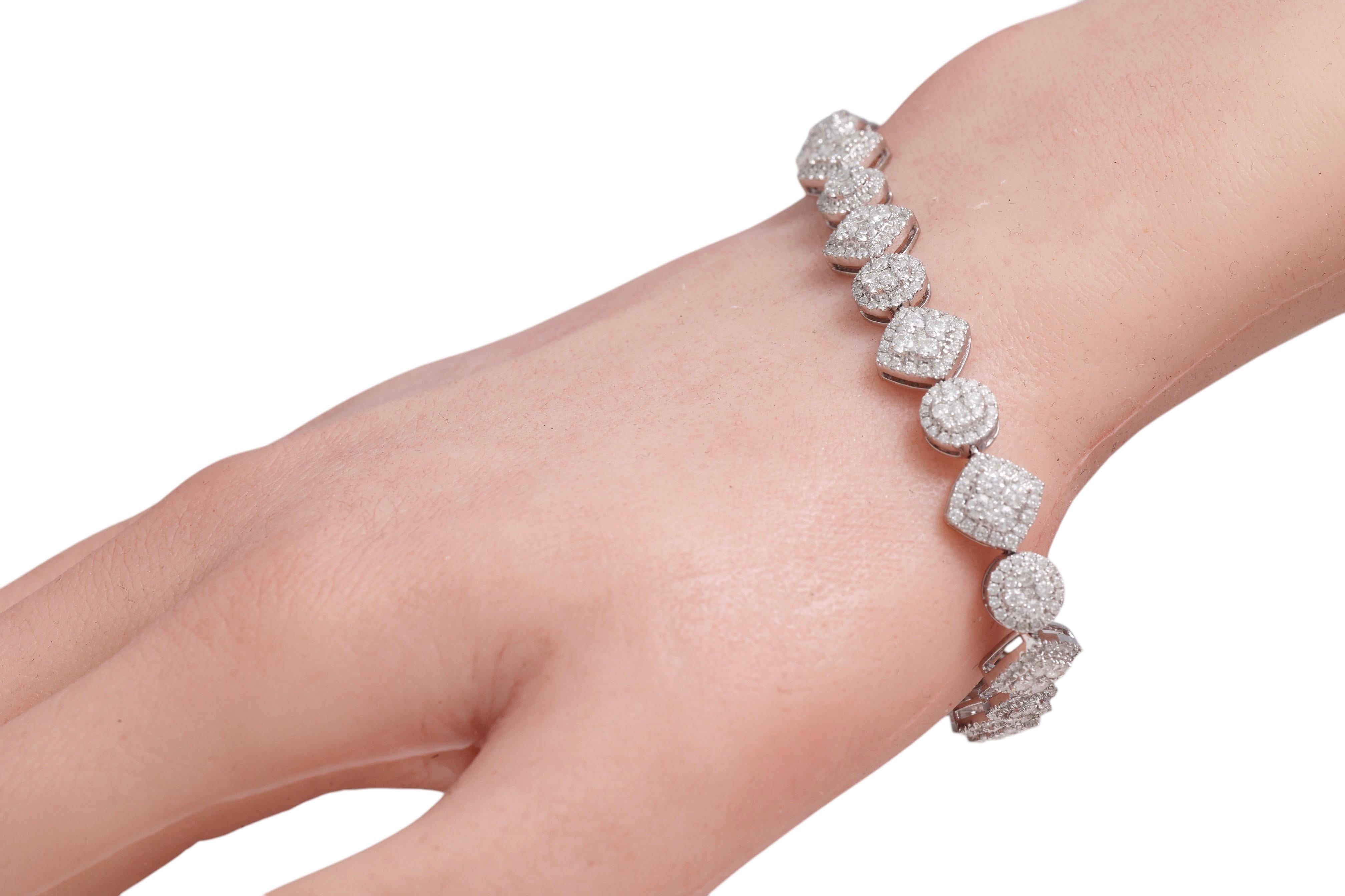 18kt White Gold Tennis 5.48ct Diamond Bracelet For Sale 4