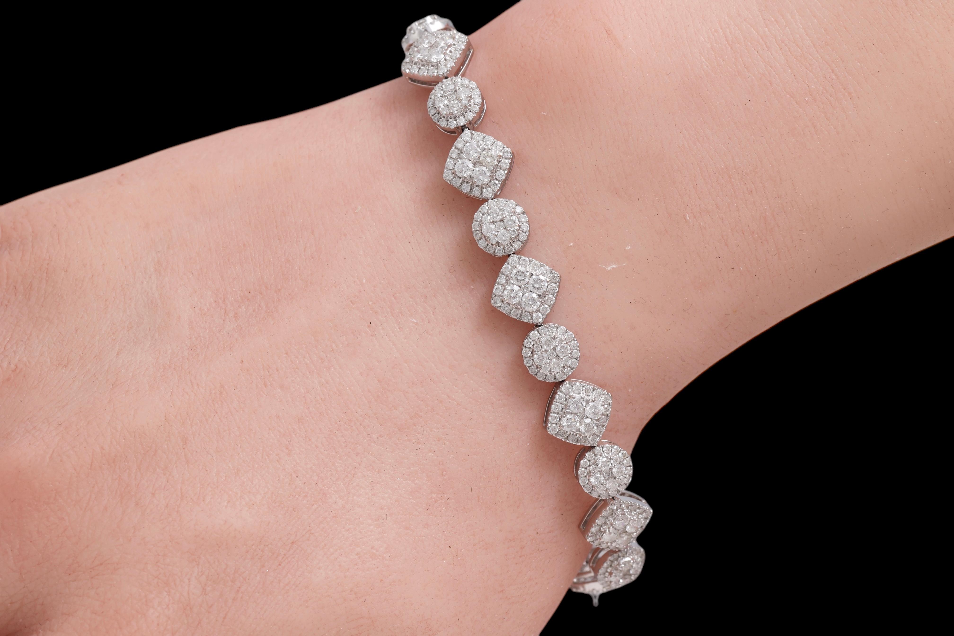 18kt White Gold Tennis 5.48ct Diamond Bracelet For Sale 5