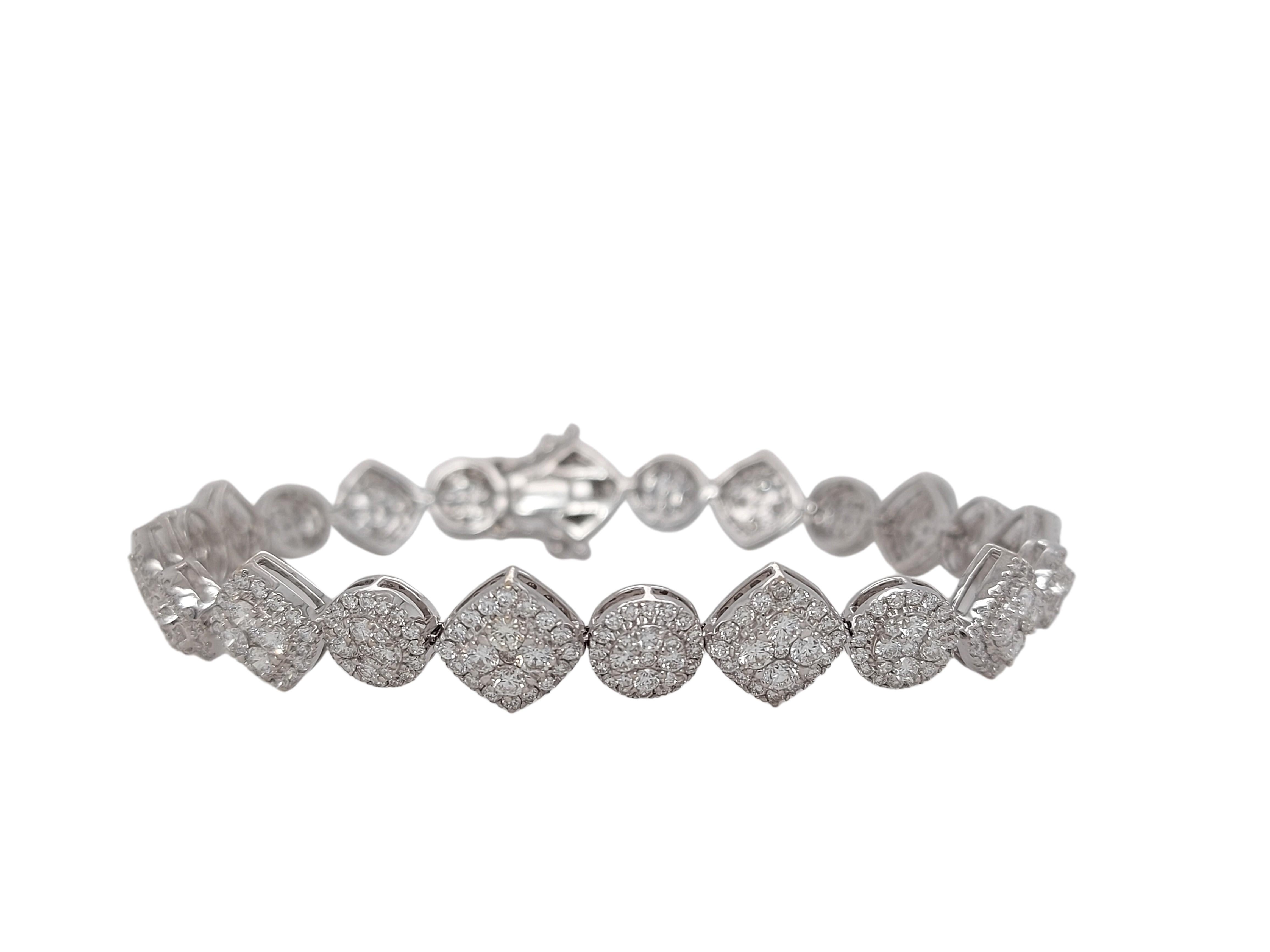 18kt White Gold Tennis Diamond Bracelet, Can be purchased with the same beautiful Tennis necklace LU1752212218482

Diamonds: 506 brilliant cut diamonds together 5.48ct G.H VS/SI

Material: 18kt white gold

Total weight: 20.1 gram / 0.710 oz / 13.0