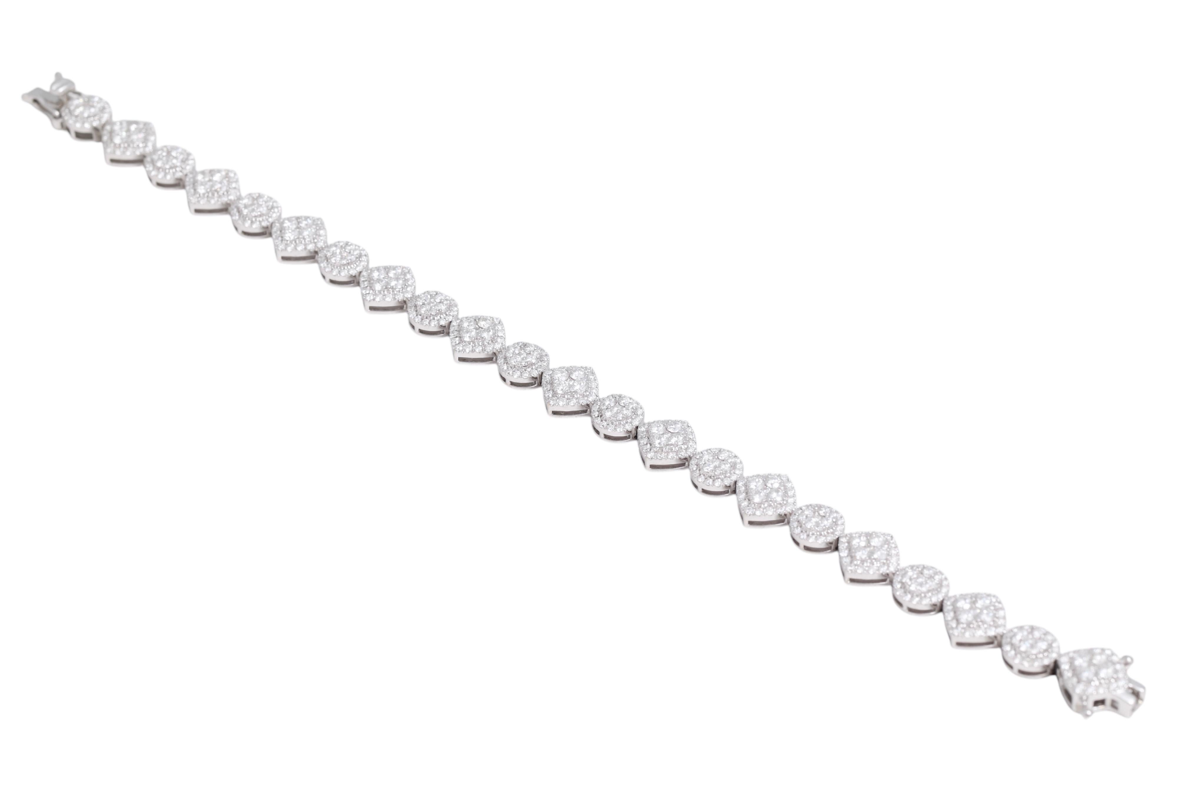 18kt White Gold Tennis Diamond Bracelet, Can be purchased with the same beautiful Tennis necklace LU1752212218482

Diamonds: 506 brilliant cut diamonds together 5.48ct G.H VS/SI

Material: 18kt white gold

Total weight: 20.1 gram / 0.710 oz / 13.0