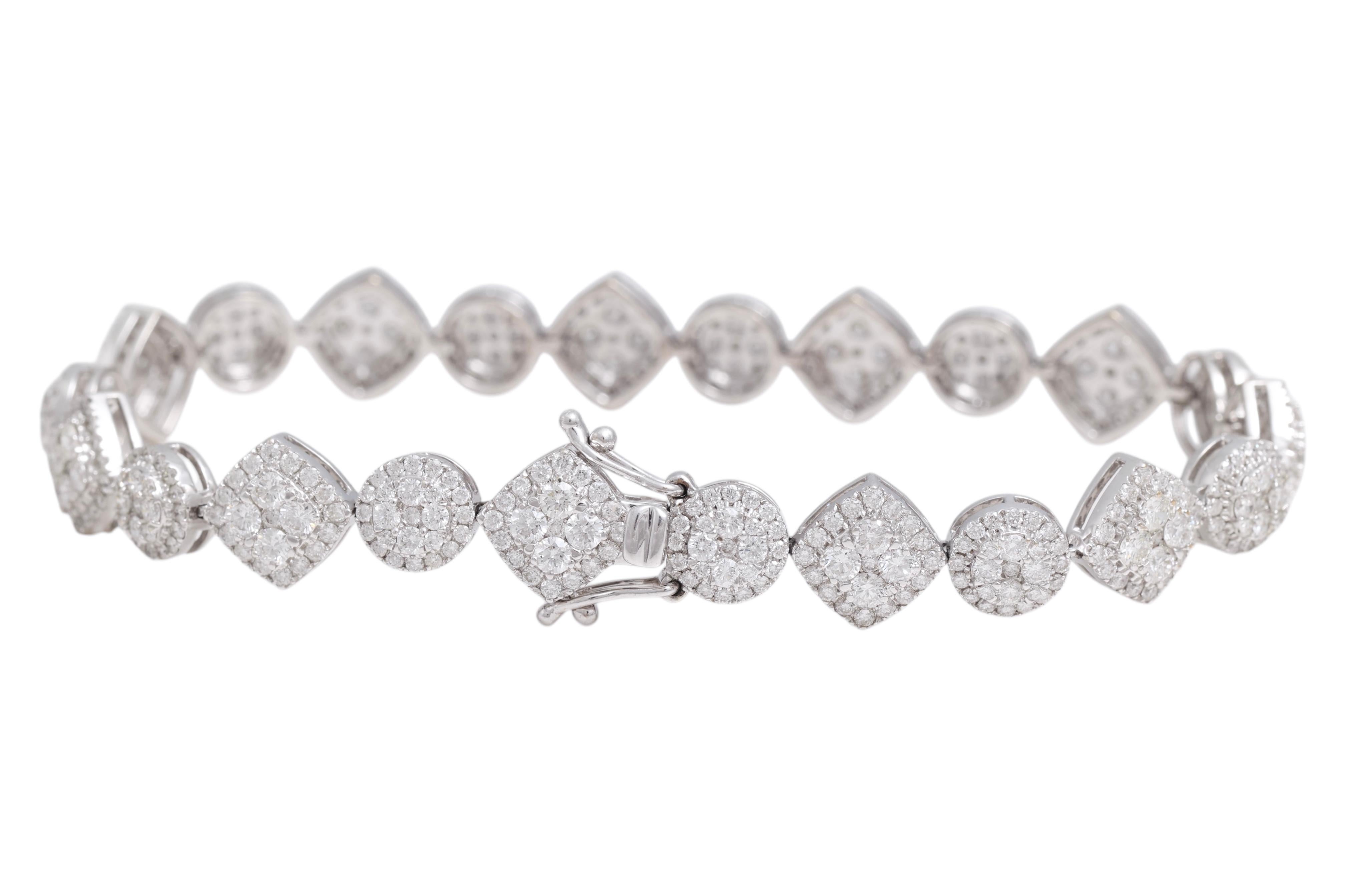 18kt White Gold Tennis 5.48ct Diamond Bracelet In New Condition For Sale In Antwerp, BE