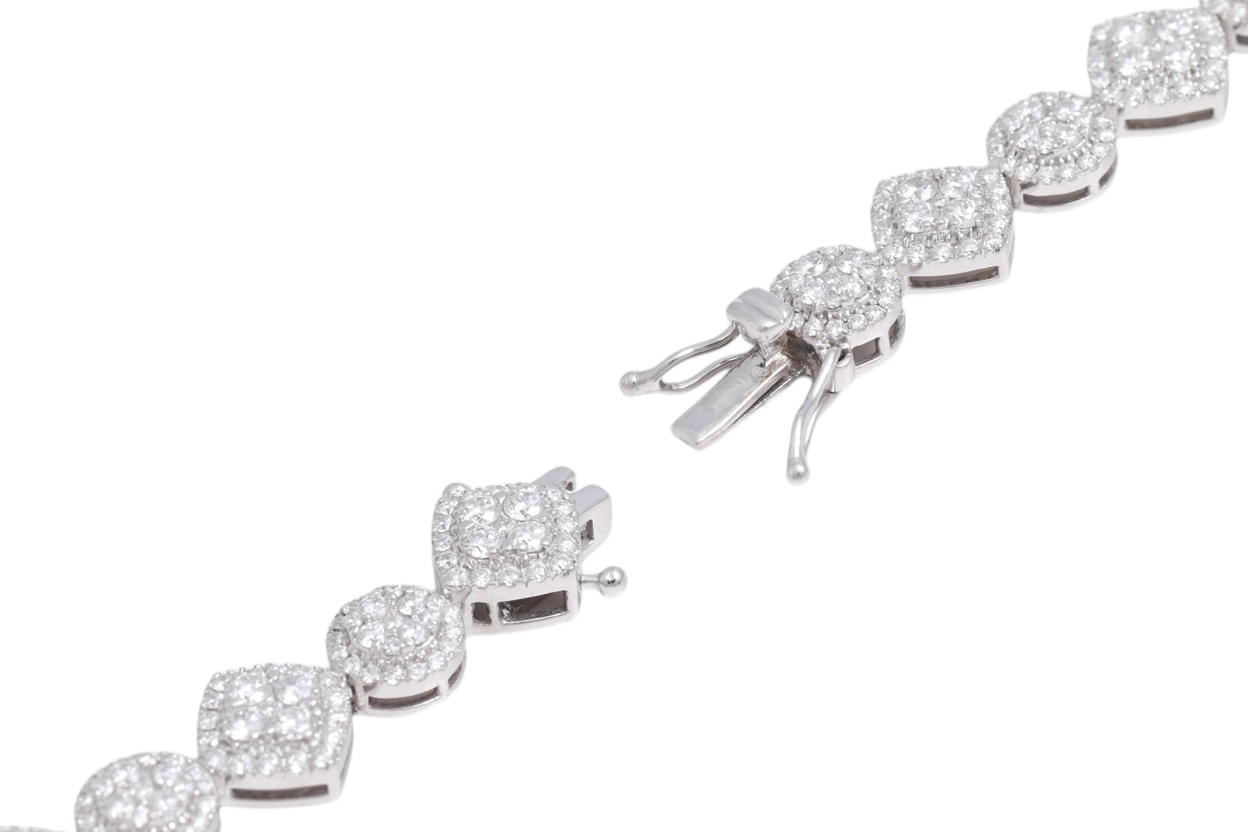Women's or Men's 18kt White Gold Tennis 5.48ct Diamond Bracelet For Sale