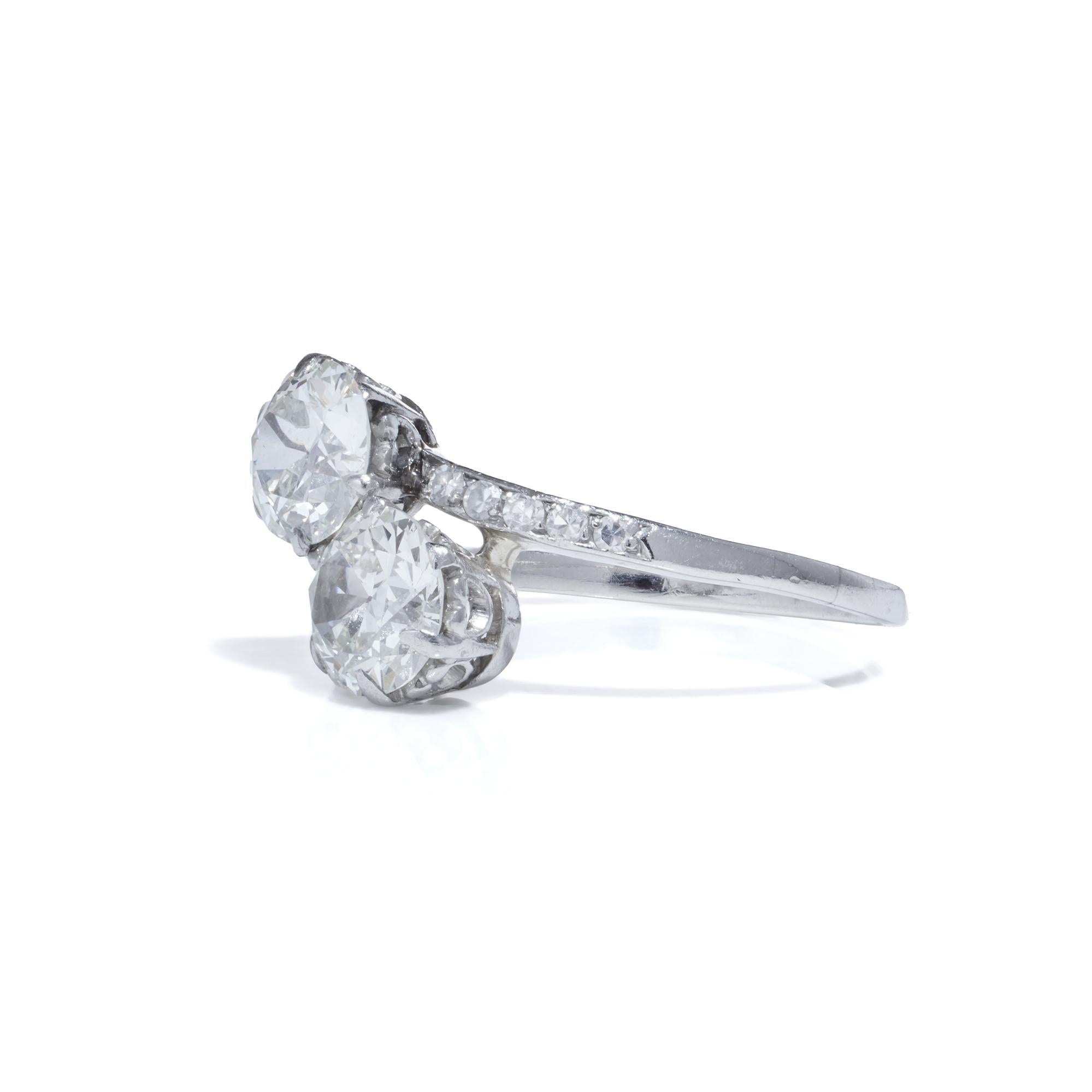 18kt White Gold Toi et Moi Old European-Cut Diamond Ring In Good Condition For Sale In Braintree, GB