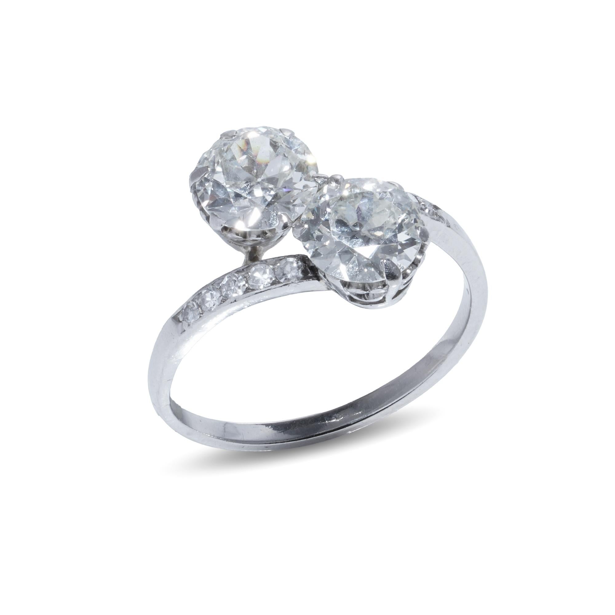 18kt White Gold Toi et Moi Old European-Cut Diamond Ring For Sale 1