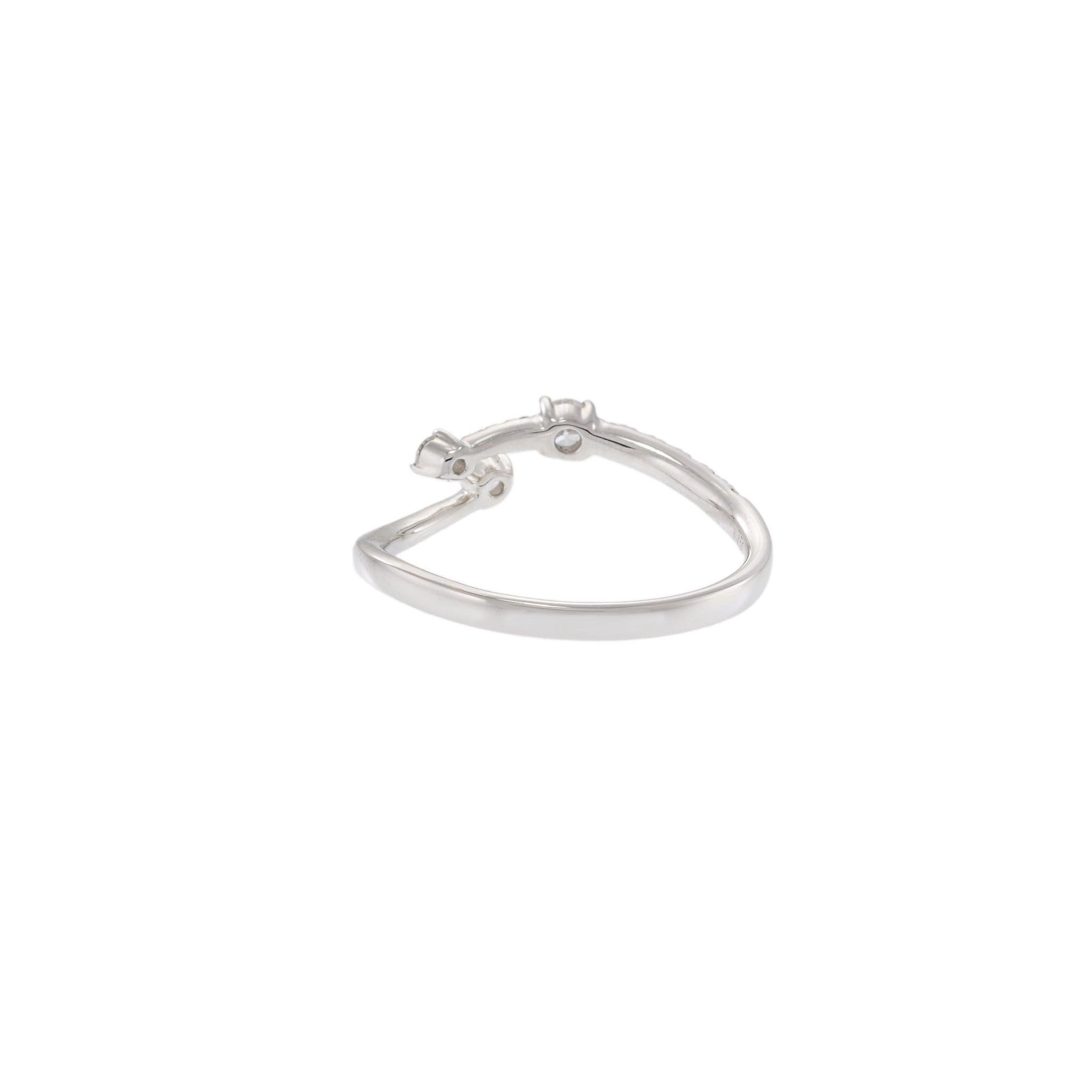 18KT White Gold Twist Diamond Ring In New Condition For Sale In New York, NY