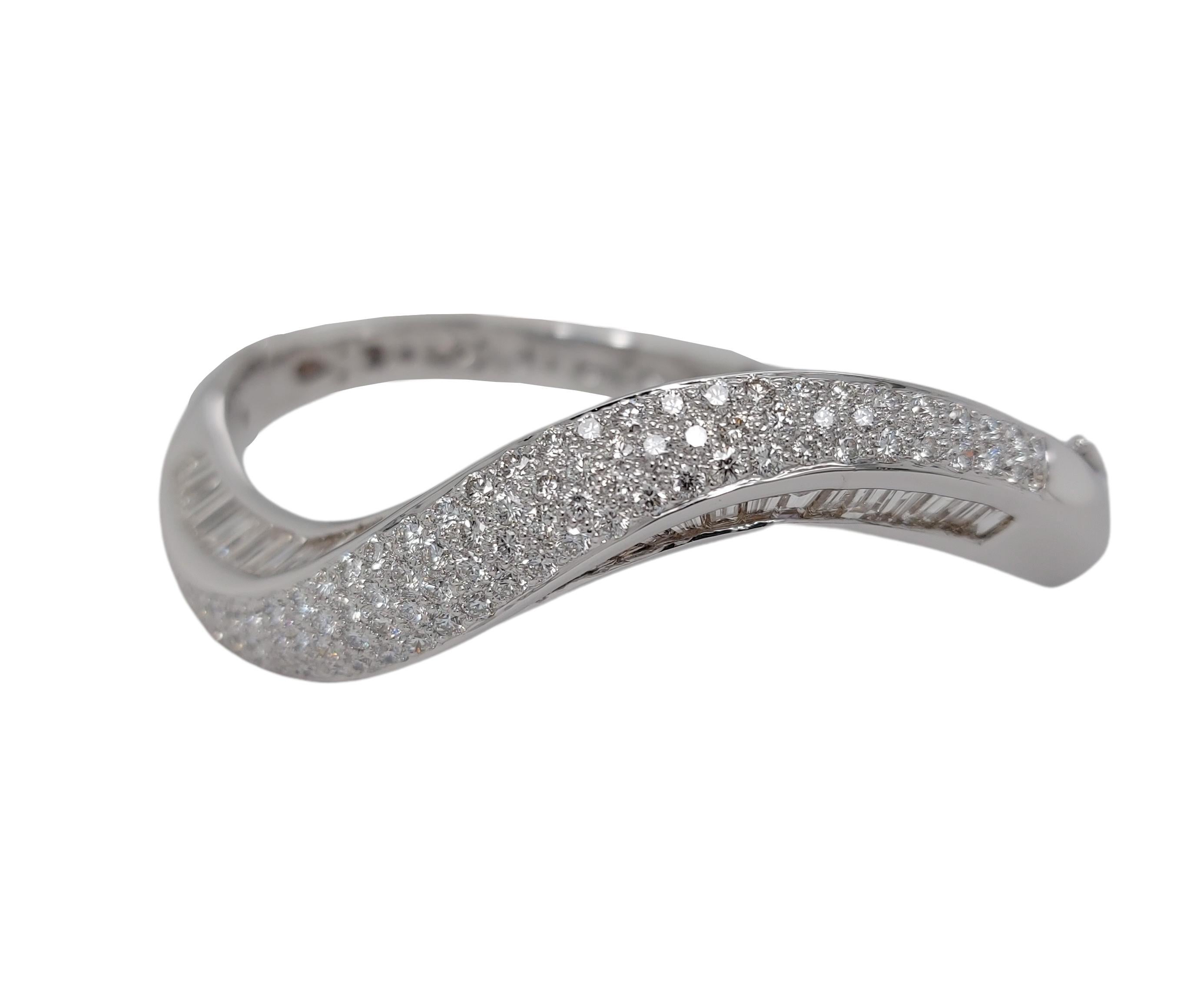 18 Karat Weißgold Wave Armreif Rund & Baguette 8,44 Karat Diamanten, ALGT zertifiziert im Angebot 4