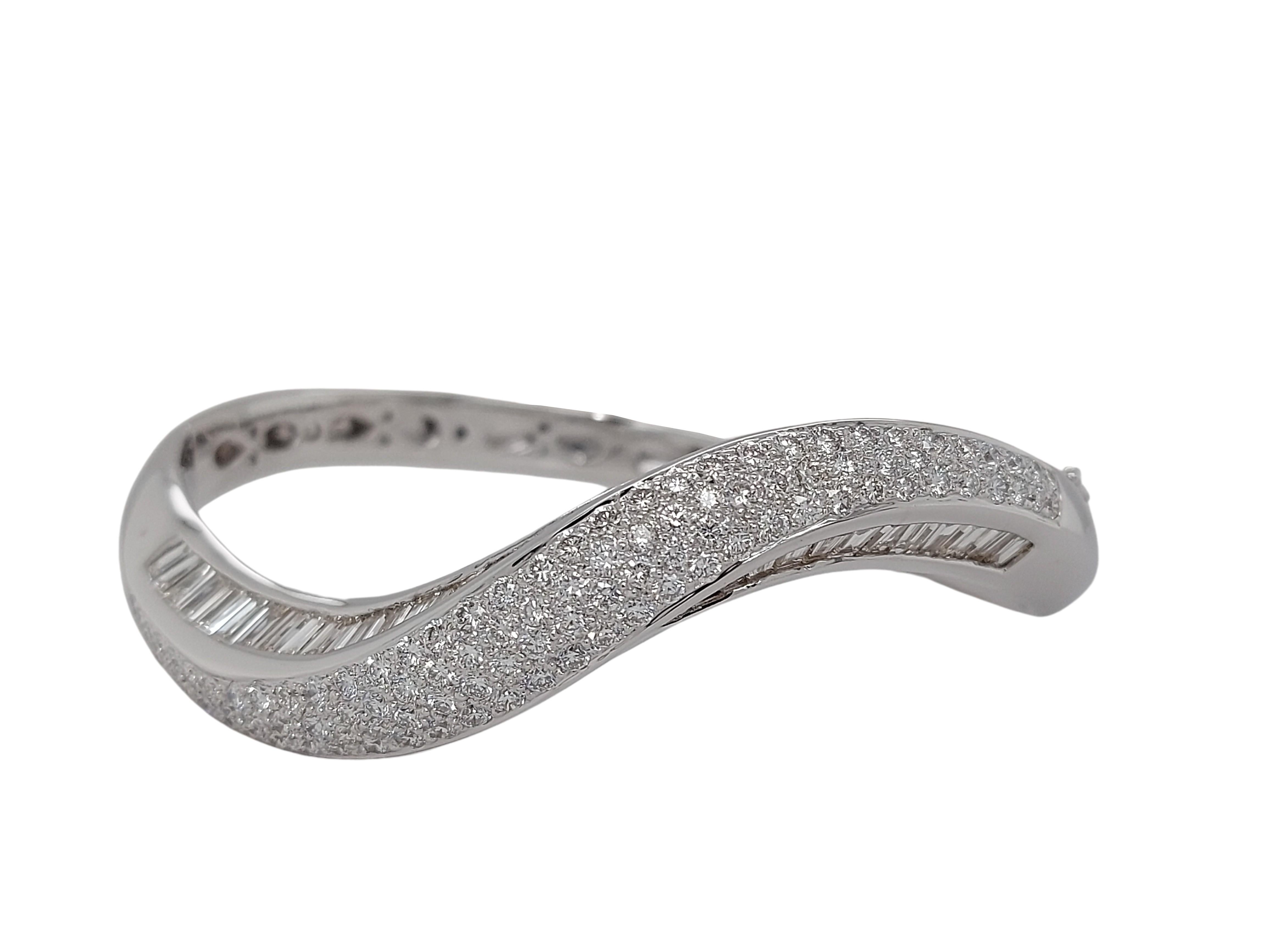 18 Karat Weißgold Wave Armreif Rund & Baguette 8,44 Karat Diamanten, ALGT zertifiziert im Angebot 5