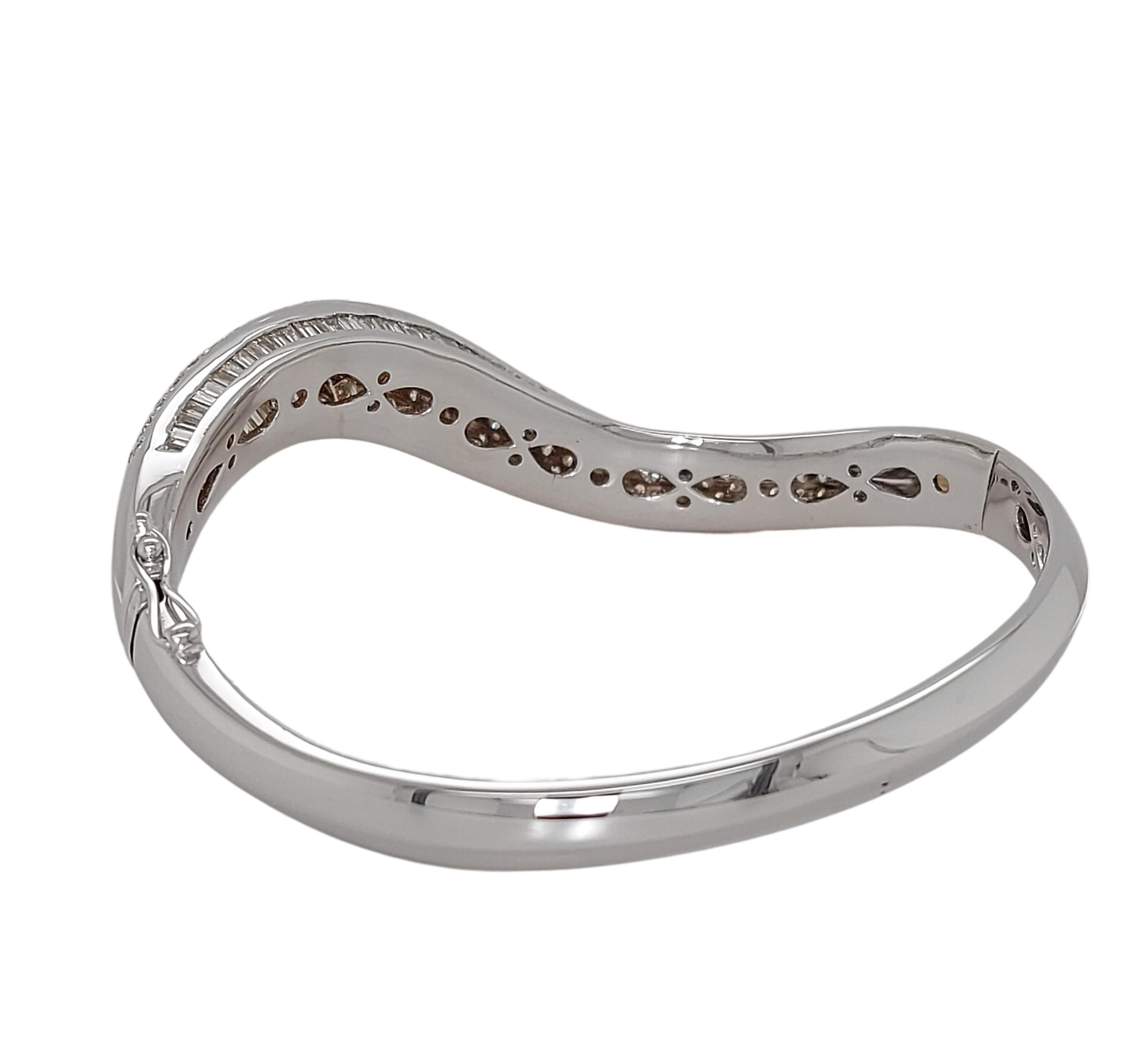 18 Karat Weißgold Wave Armreif Rund & Baguette 8,44 Karat Diamanten, ALGT zertifiziert im Angebot 8