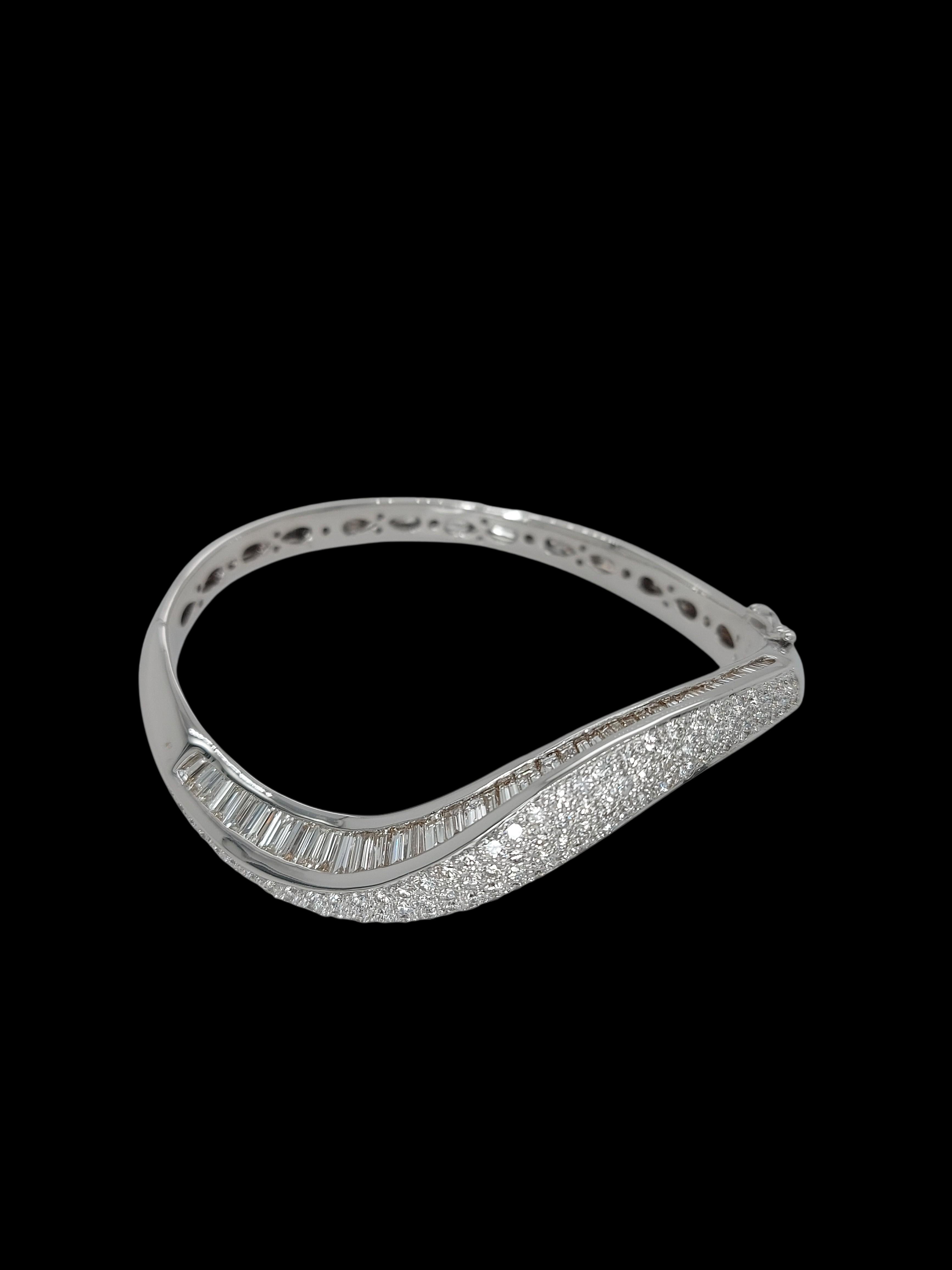 18 Karat Weißgold Wave Armreif Rund & Baguette 8,44 Karat Diamanten, ALGT zertifiziert im Angebot 10
