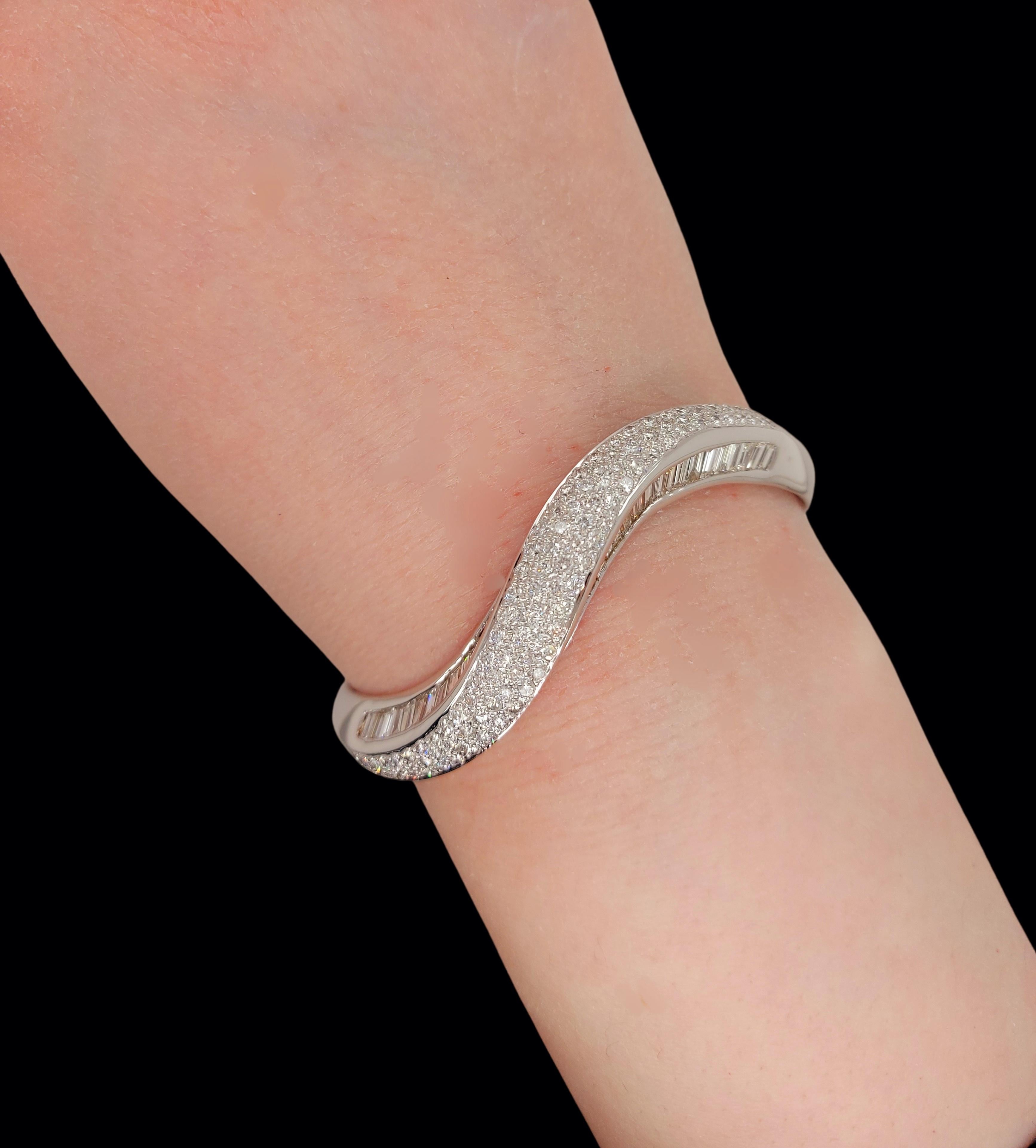 18 Karat Weißgold Wave Armreif Rund & Baguette 8,44 Karat Diamanten, ALGT zertifiziert im Angebot 11