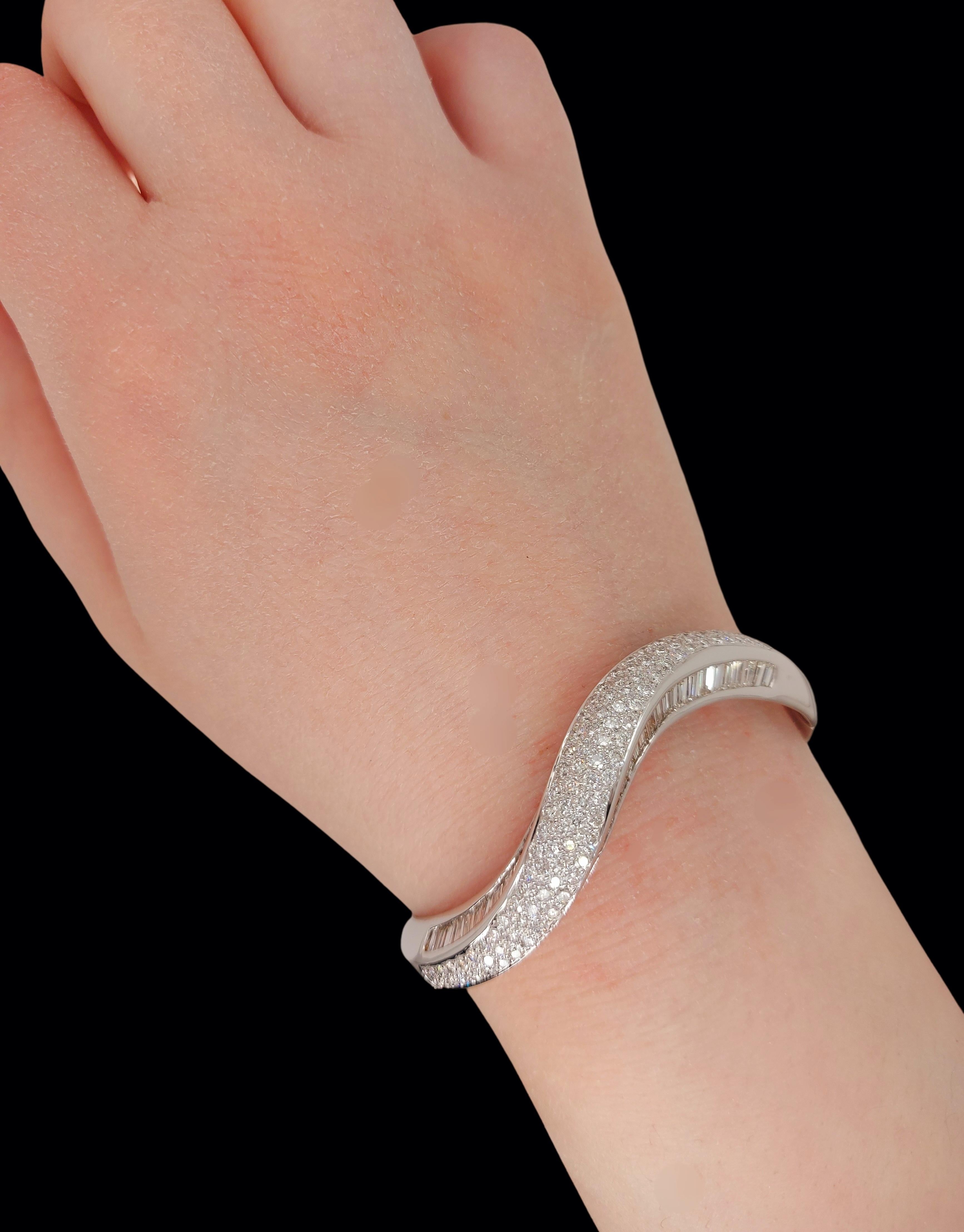 18 Karat Weißgold Wave Armreif Rund & Baguette 8,44 Karat Diamanten, ALGT zertifiziert im Angebot 13