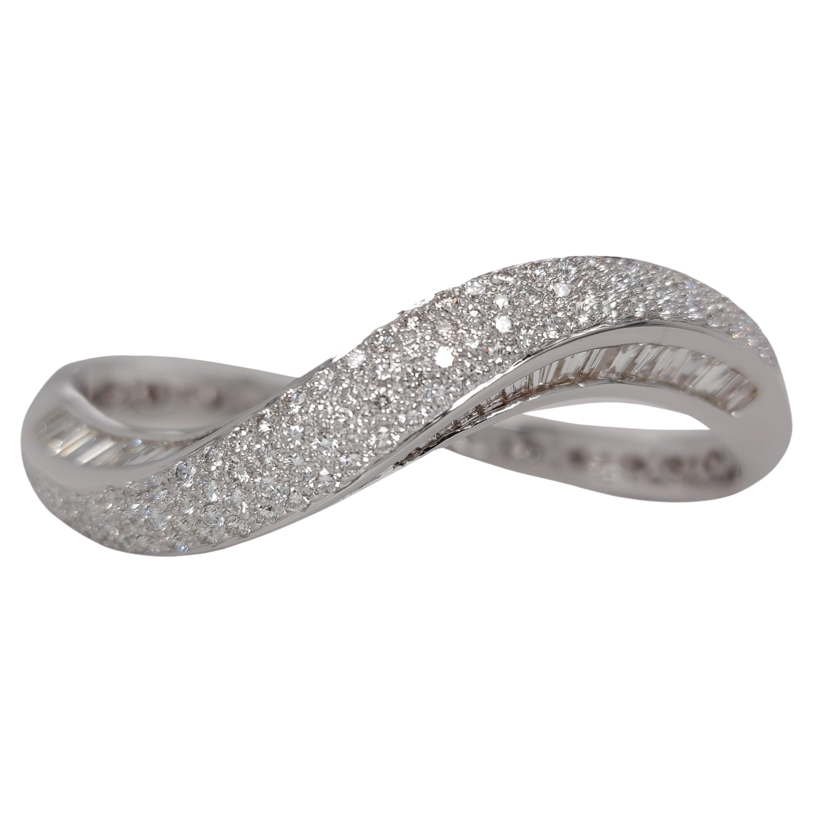 18 Karat Weißgold Wave Armreif Rund & Baguette 8,44 Karat Diamanten, ALGT zertifiziert für Damen oder Herren im Angebot