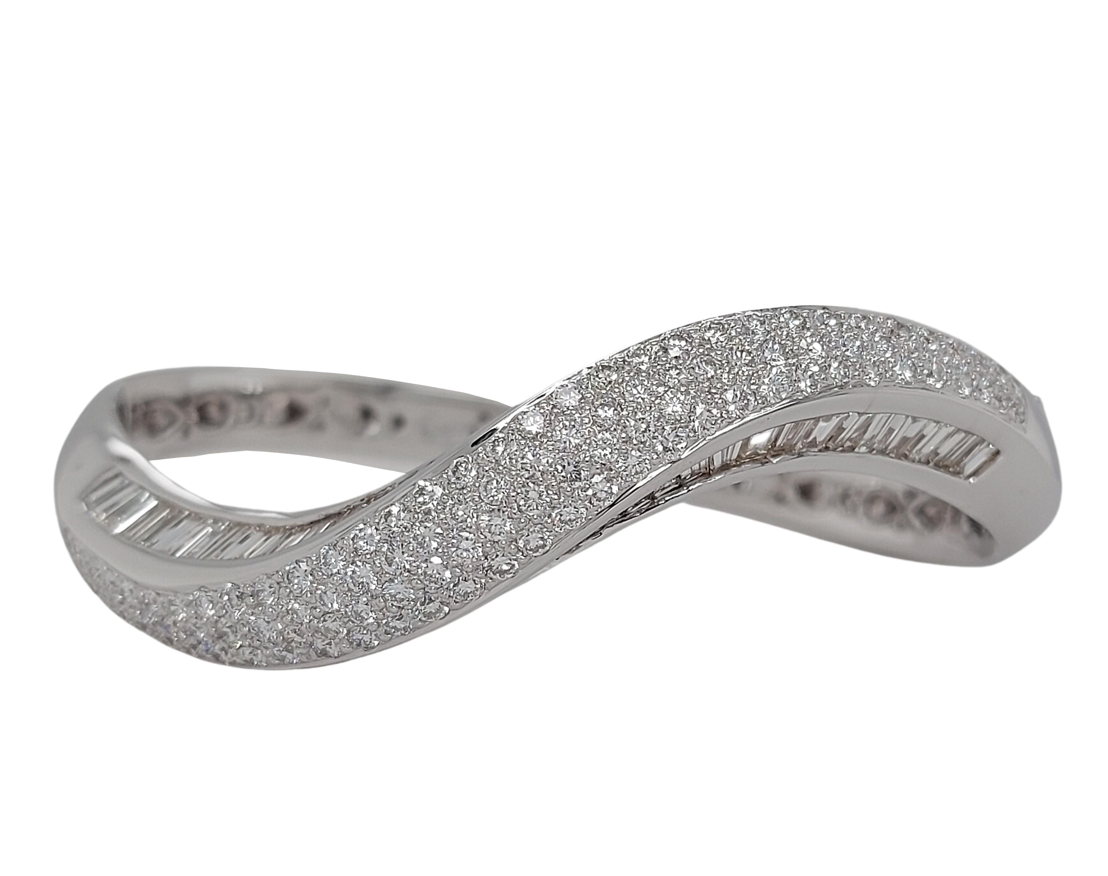 18 Karat Weißgold Wave Armreif Rund & Baguette 8,44 Karat Diamanten, ALGT zertifiziert im Angebot 2