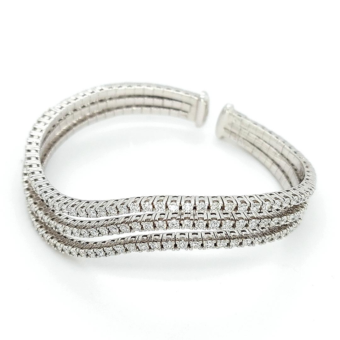 Bracciale a onda in oro bianco 18kt Clamper / Bangle con 2,83 carati di diamanti in vendita 7