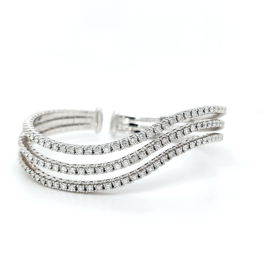 18kt White Gold Wave Bracelet Clamper / Bangle 2.83ct Diamonds For Sale 8