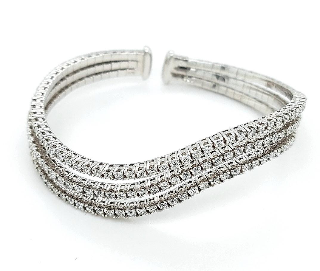 Women's or Men's 18kt White Gold Wave Bracelet Clamper / Bangle 2.83ct Diamonds For Sale