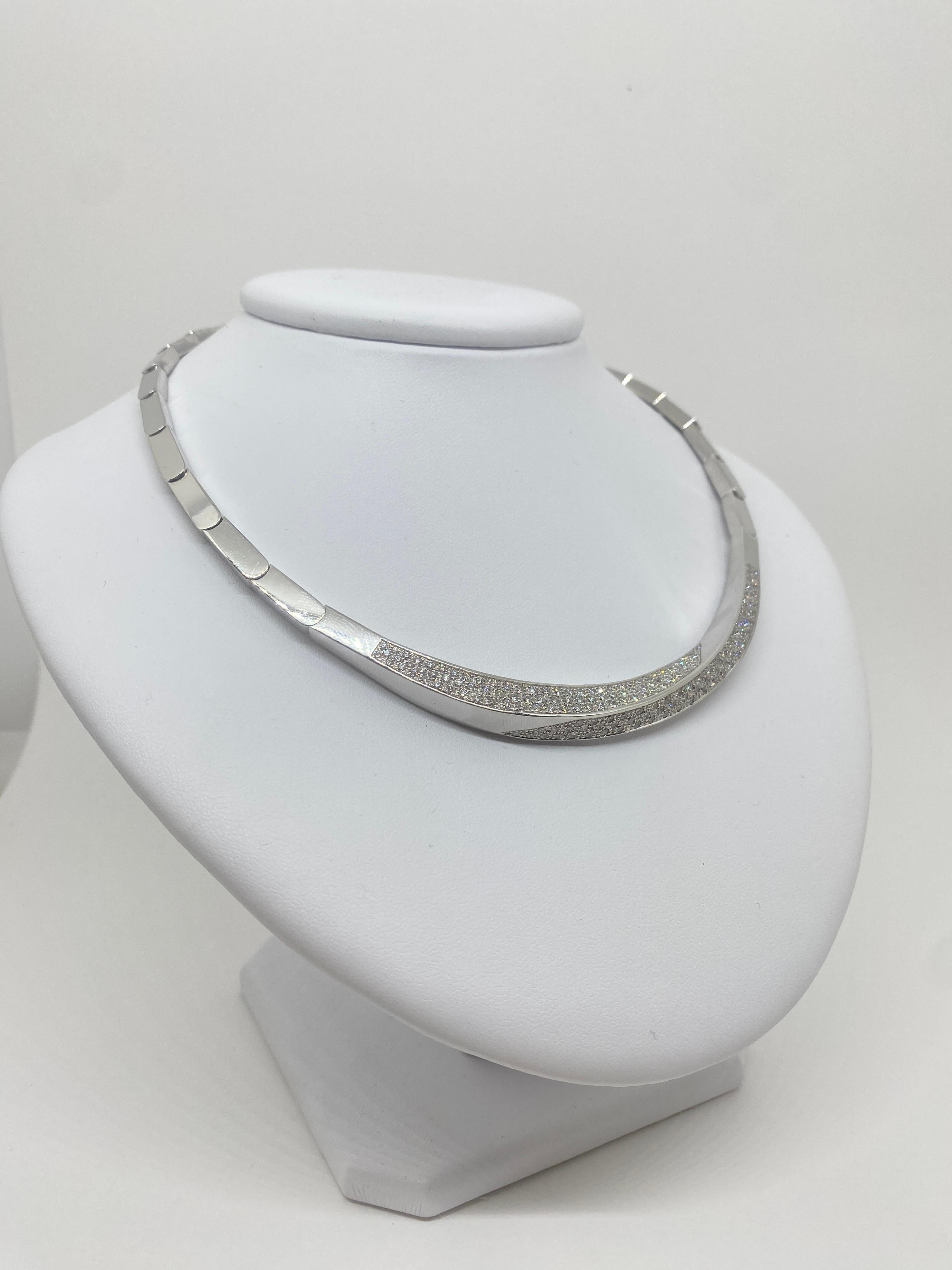 18 Karat White Gold Wave Necklace Brilliant Cut Diamonds 3.06 Carat In New Condition For Sale In Bergamo, BG