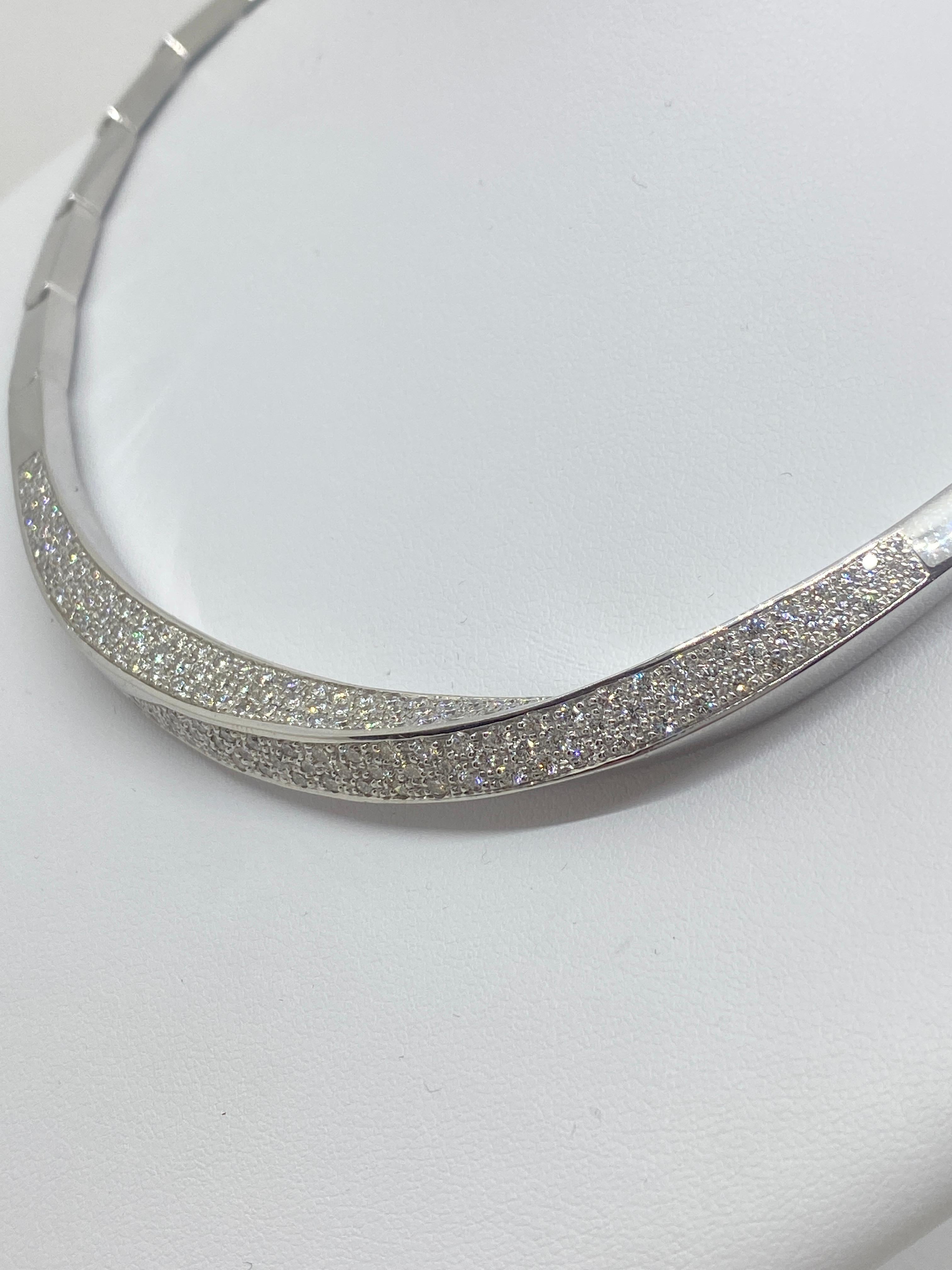 18 Karat White Gold Wave Necklace Brilliant Cut Diamonds 3.06 Carat For Sale 1