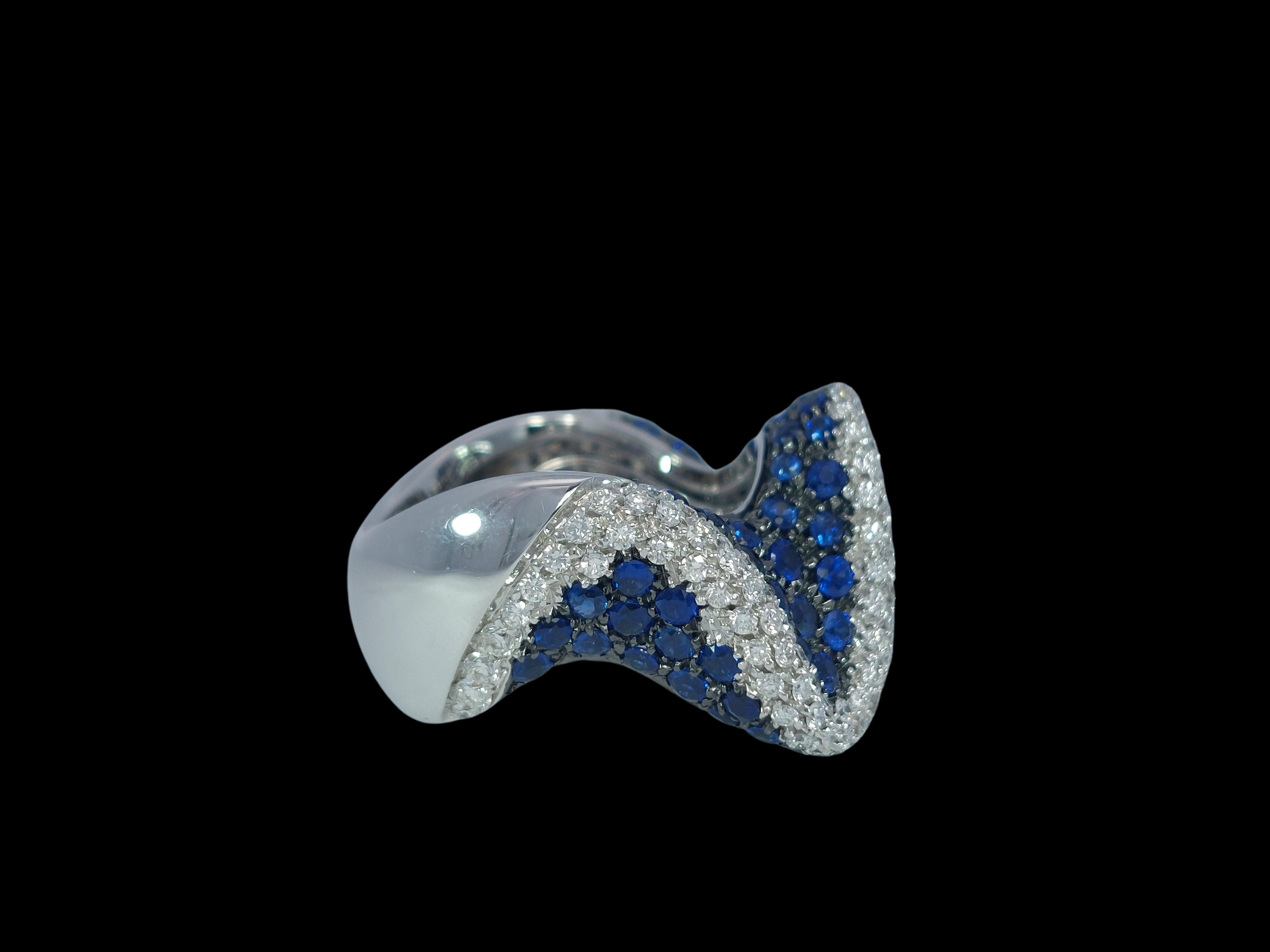 18kt White Gold Wavy Ring with 2.6ct Diamonds & 2.8ct Blue Sapphires For Sale 2