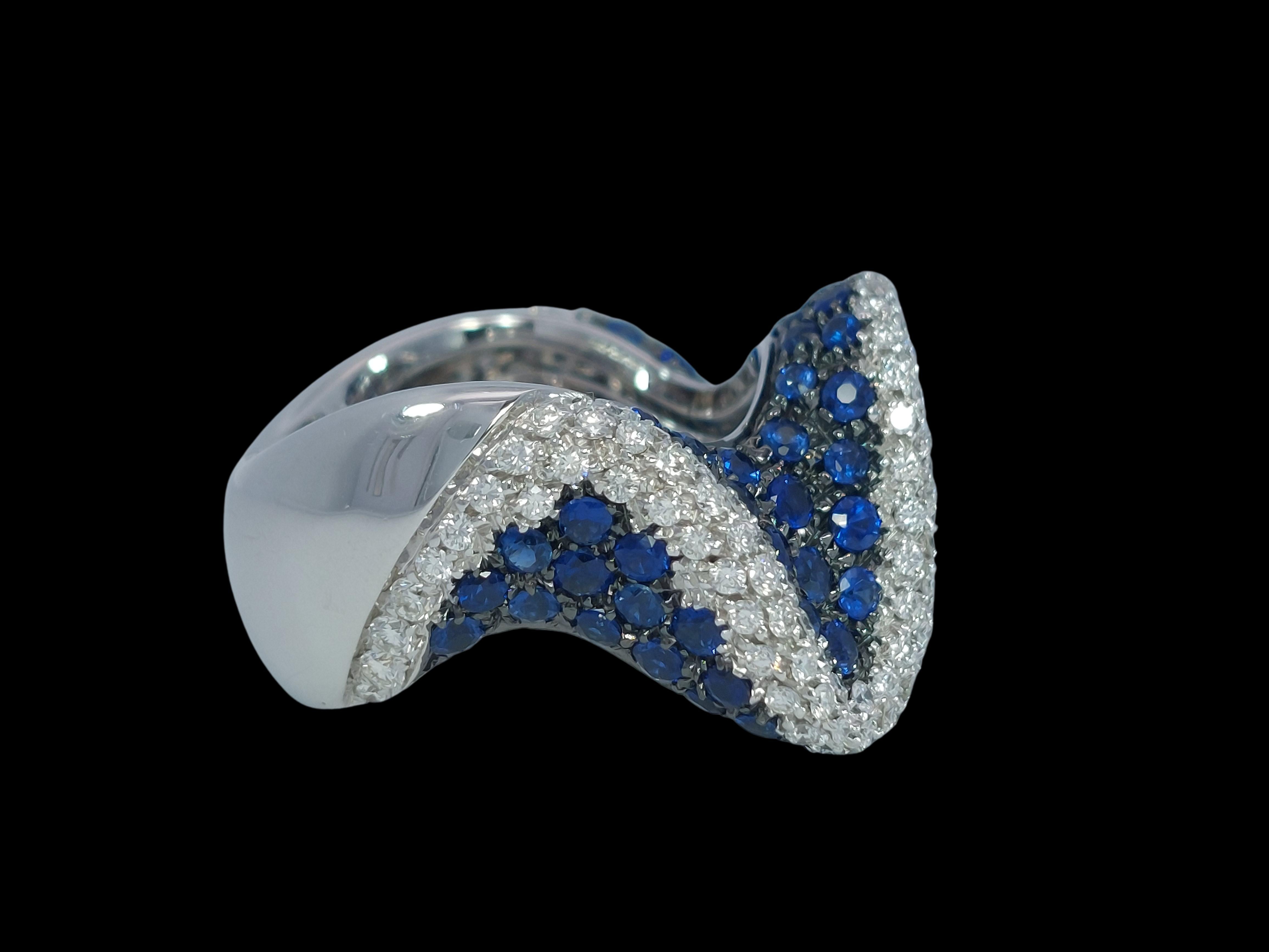 18kt White Gold Wavy Ring with 2.6ct Diamonds & 2.8ct Blue Sapphires For Sale 3