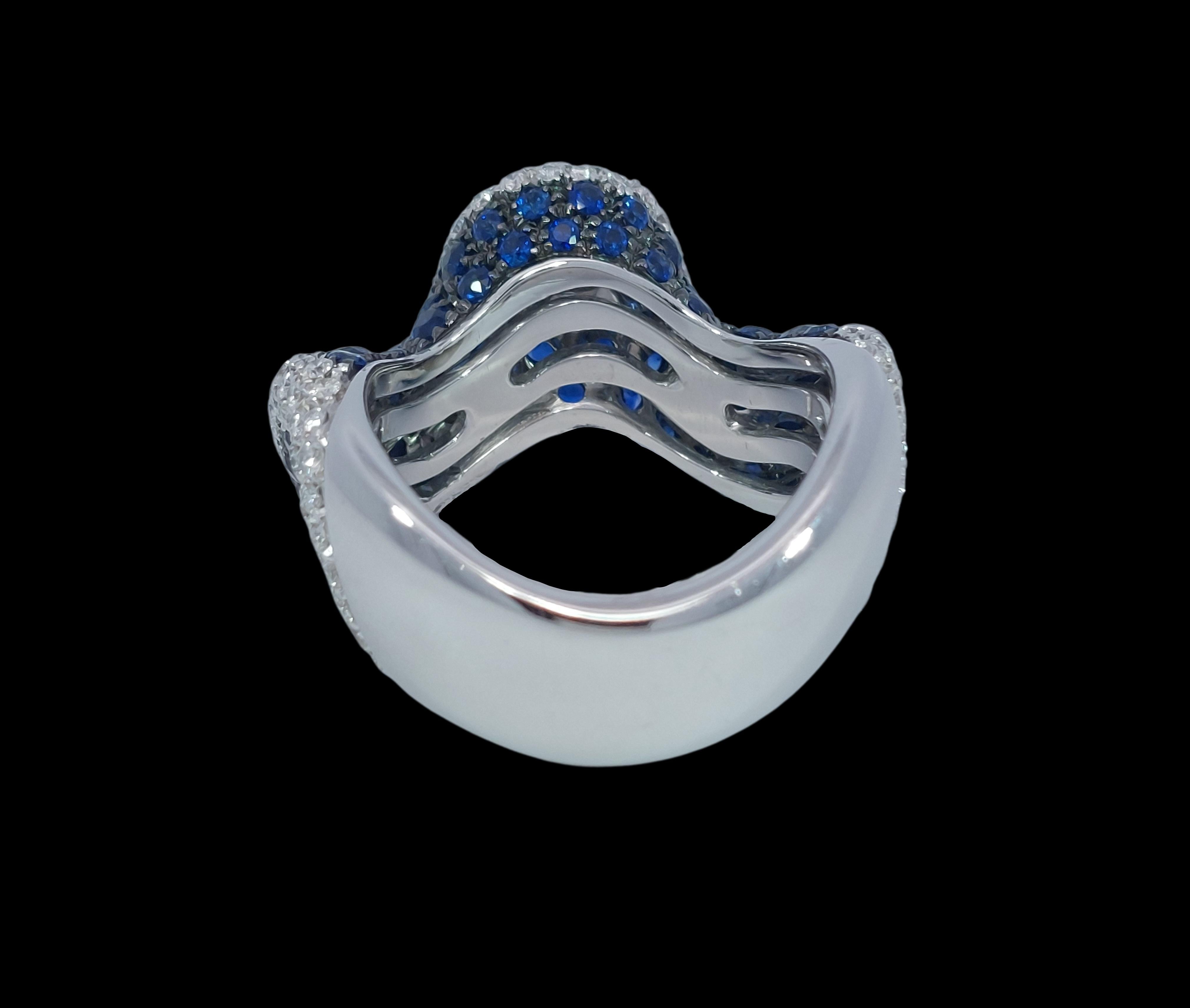 18kt White Gold Wavy Ring with 2.6ct Diamonds & 2.8ct Blue Sapphires For Sale 4