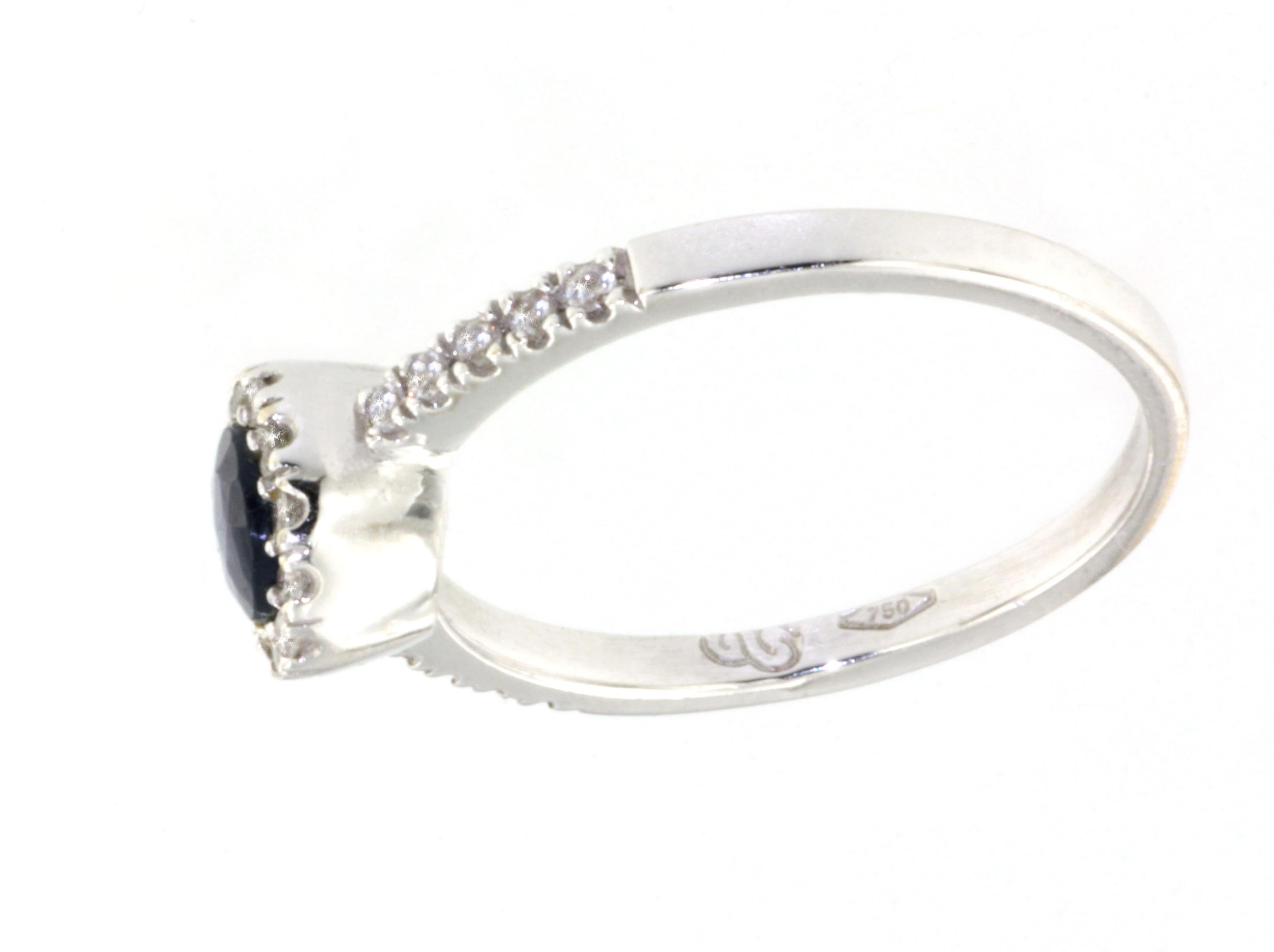 18Kt White Gold Whit White Diamonds and Sapphire Ring For Sale 1