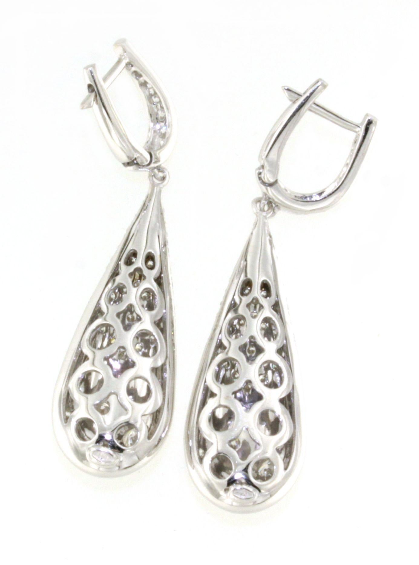 18Kt  White Gold  White Diamonds  Timeless Dangle Earrings In New Condition For Sale In GALLARATE, IT