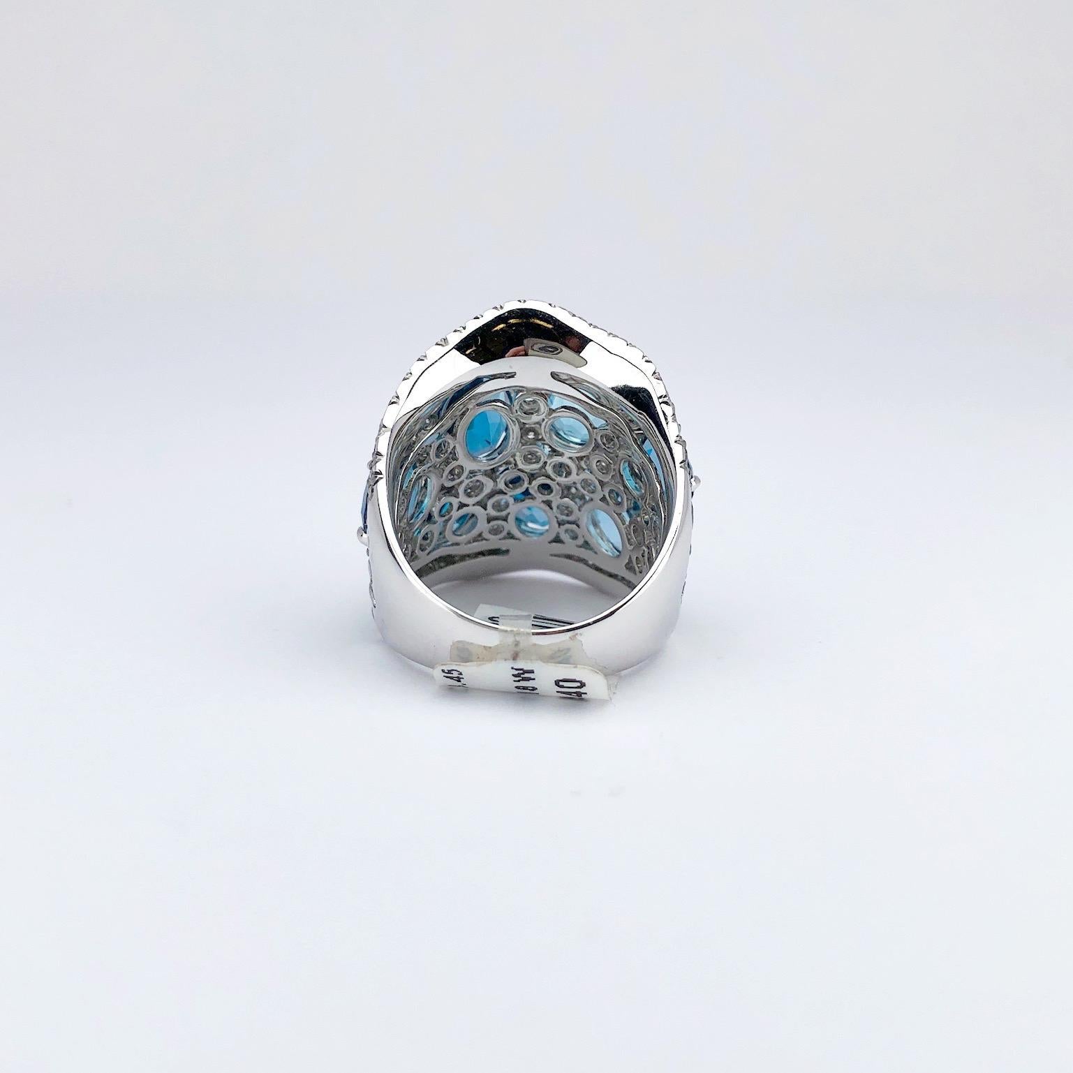 18 Karat Gold Wide, 3.45ct Silver Grey Diamond & 8.20 Carat Blue Topaz Wave Ring For Sale 1