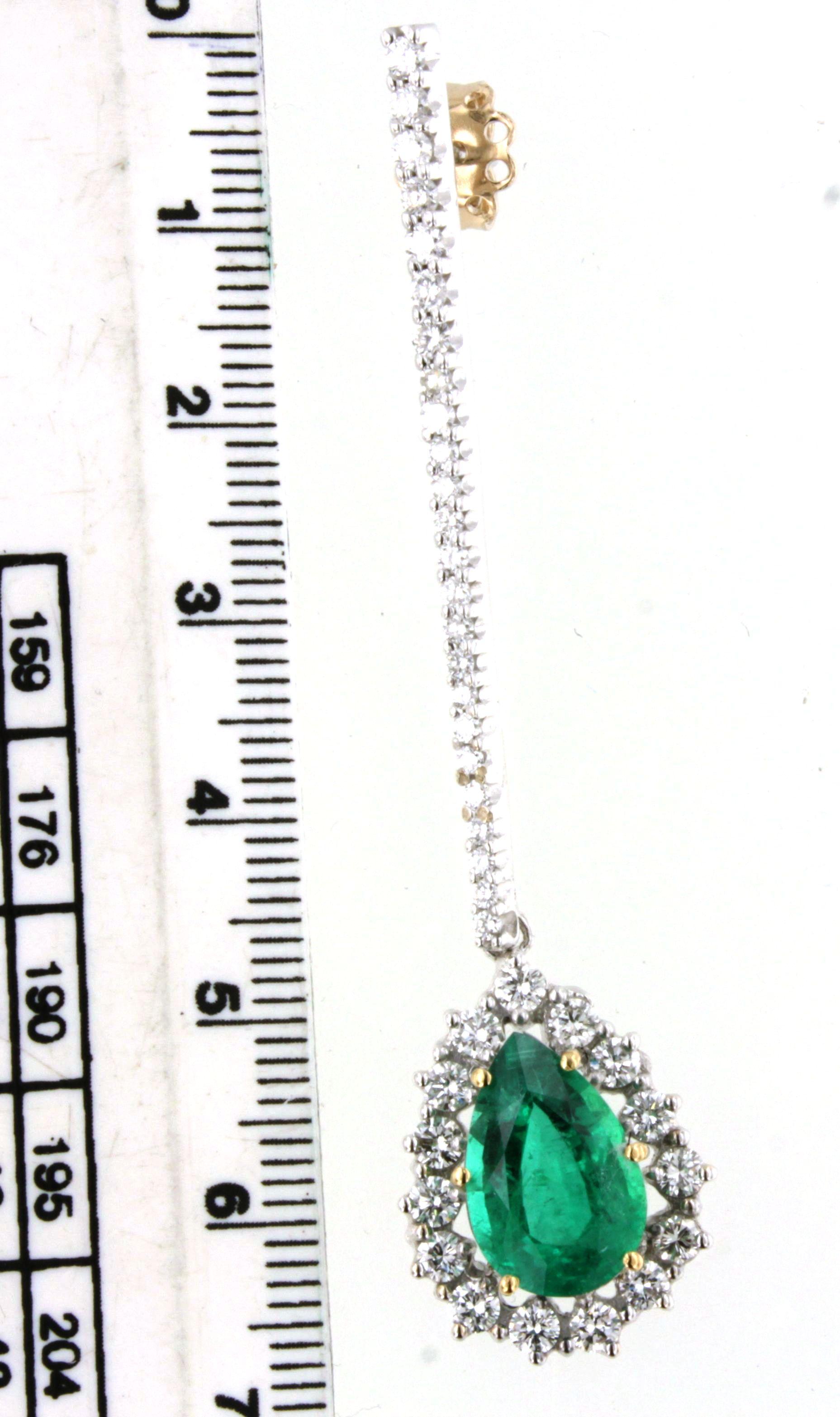 18kt White Gold with Amazing Certificate Drop Emerald and White Diamonds Earring For Sale 2