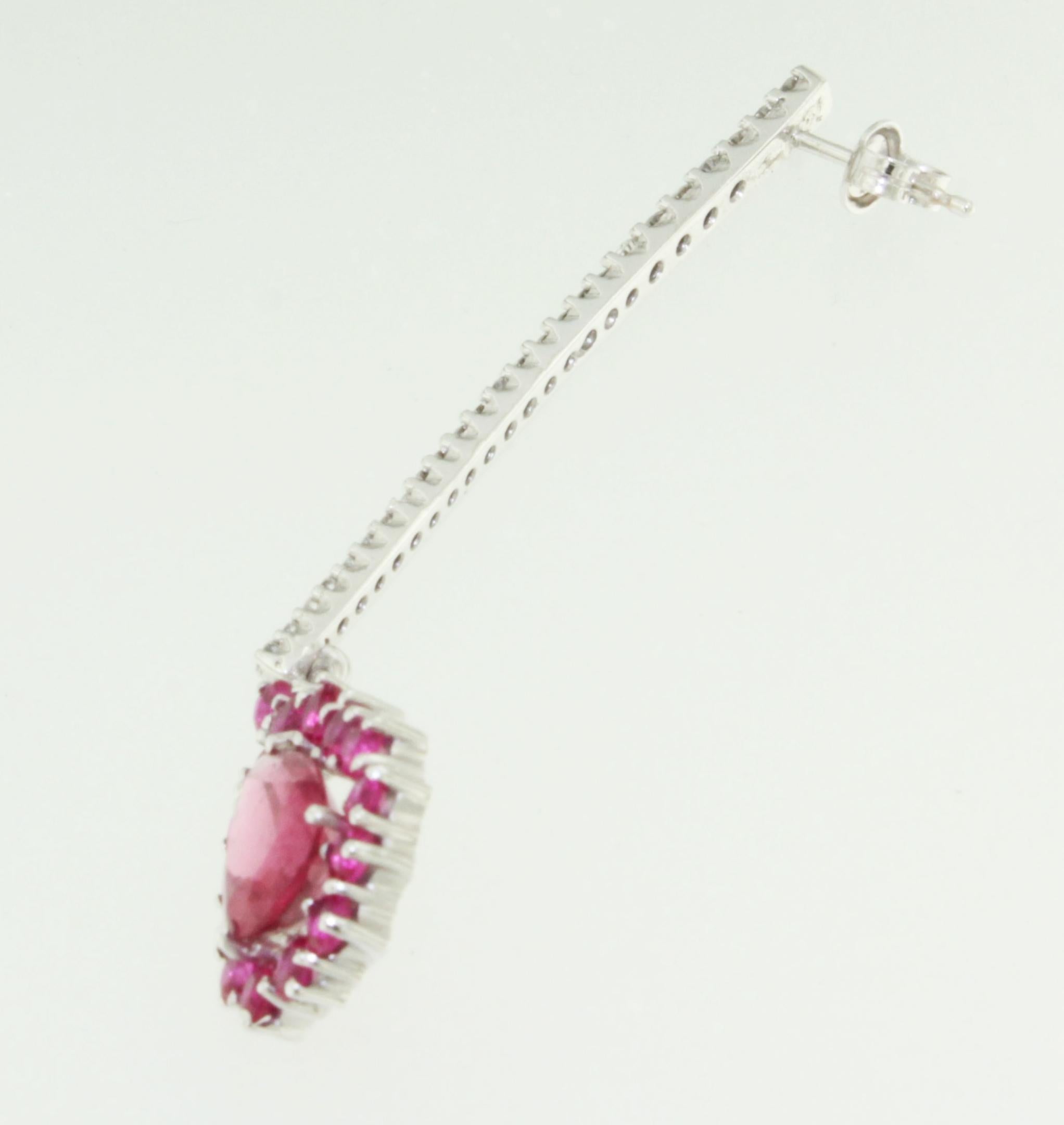 Taille ronde Goutte étonnante en or blanc 18kt Tourmaline  Boucle d'oreille simple moderne avec diamants blancs en vente
