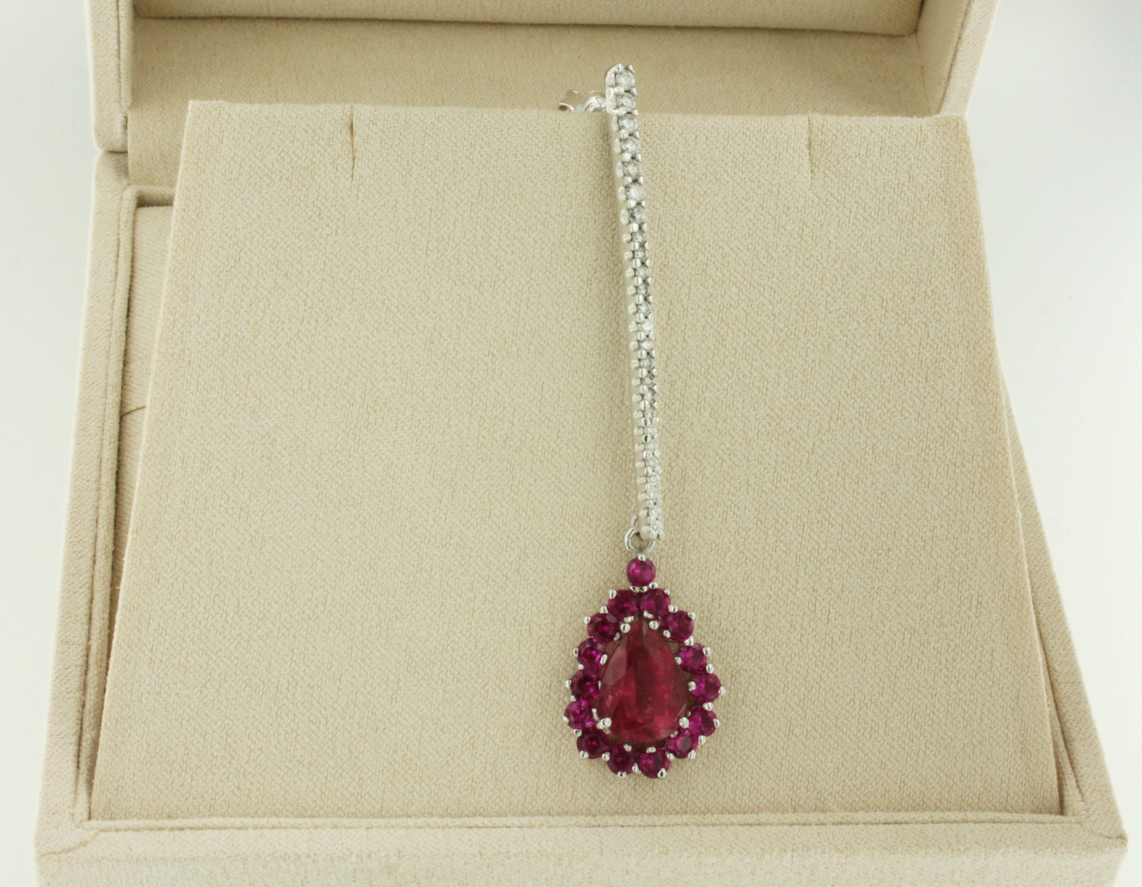 Goutte étonnante en or blanc 18kt Tourmaline  Boucle d'oreille simple moderne avec diamants blancs Unisexe en vente