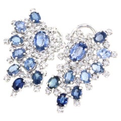 Incroyables boucles d'oreilles élégantes en or blanc 18 carats avec saphirs bleus et diamants blancs