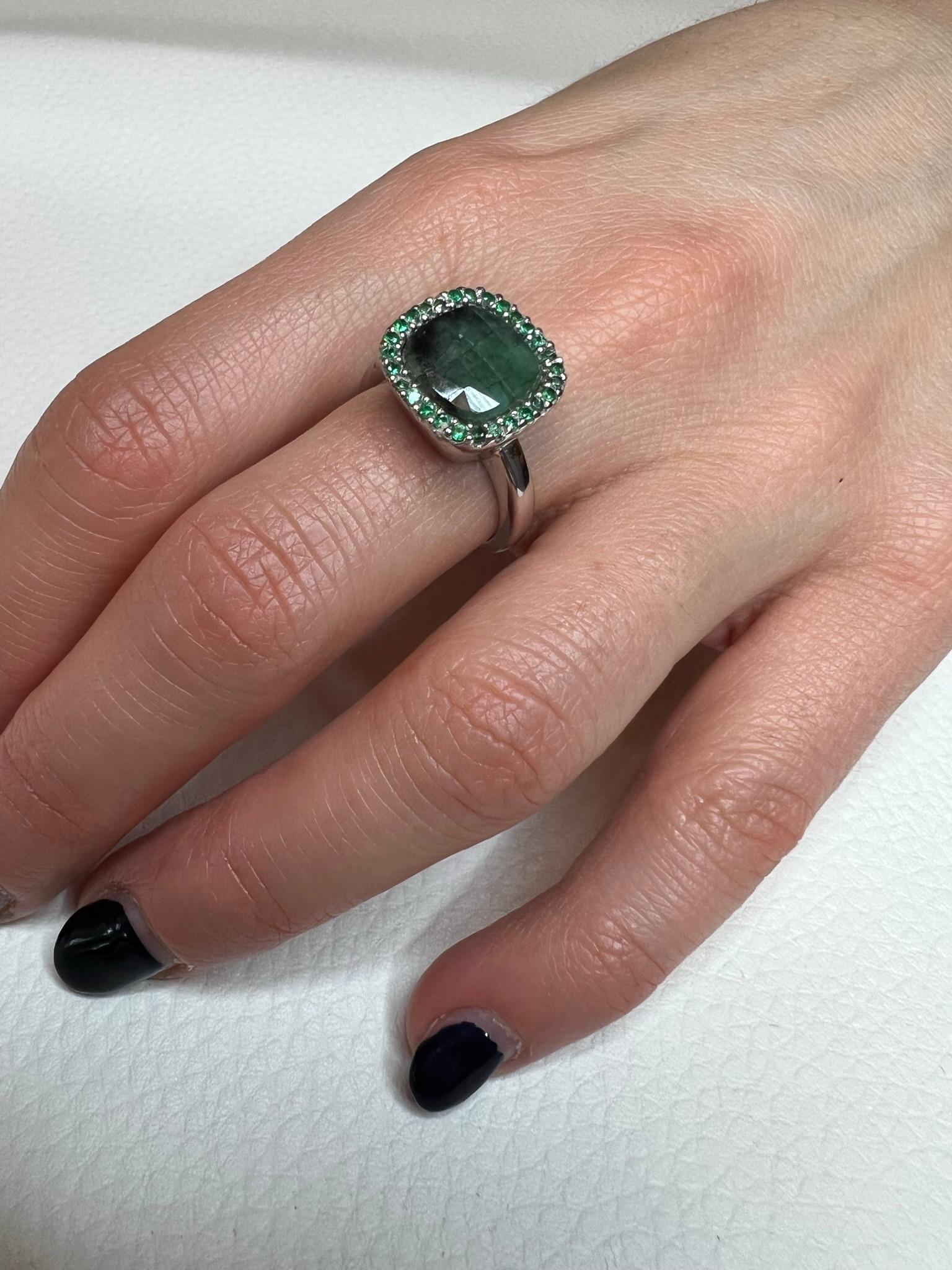 modern, classic, suitable for any occasion.    Pretty ring in 18kt white gold with Emerald square cut mm 10x10

Ring size : 13 - 53   USA 6    g.7,80


All Stanoppi Jewelry is new and has never been previously owned or worn. Each item will arrive at