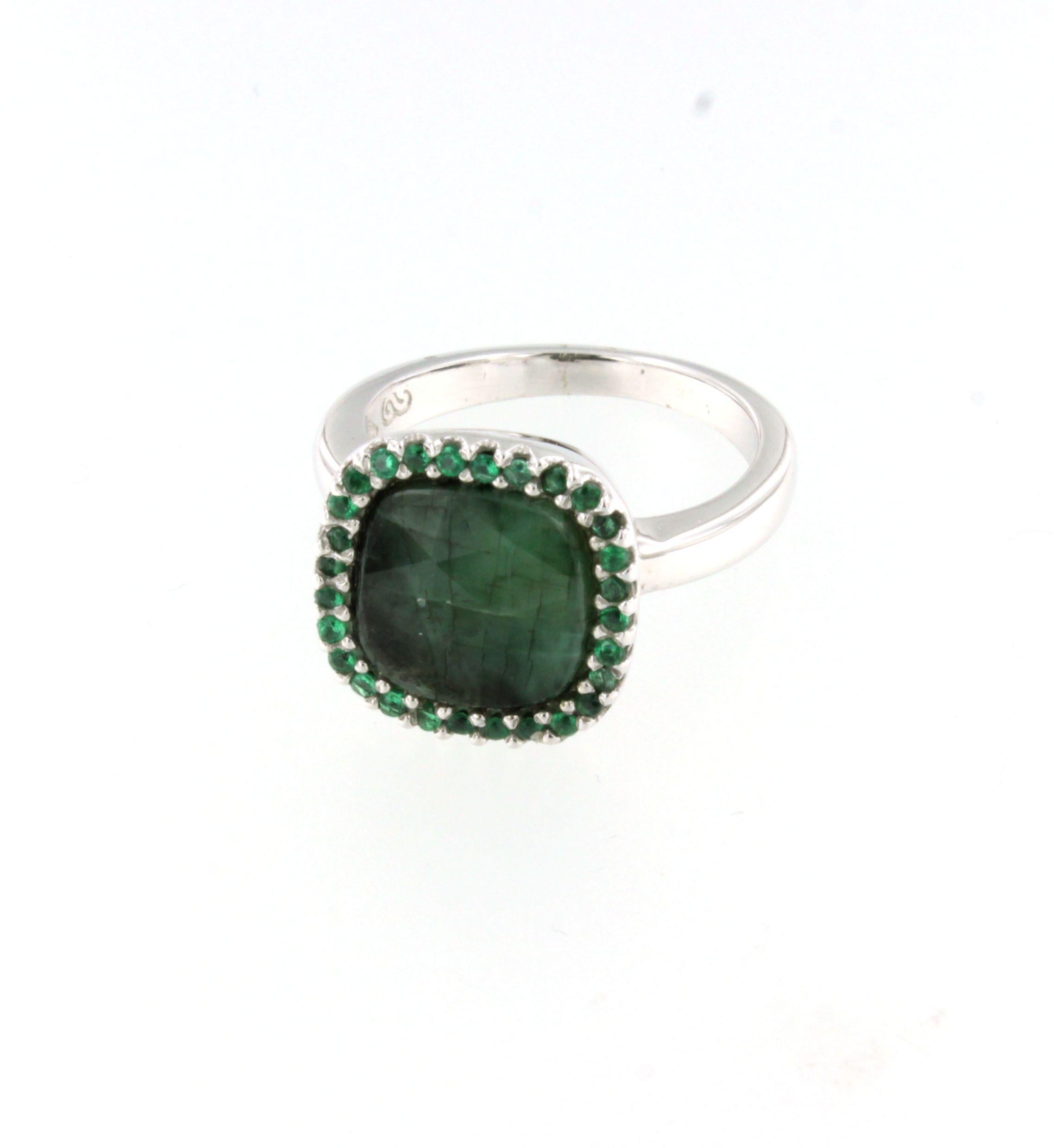 18Kt White Gold with Emerald Ring For Sale 2