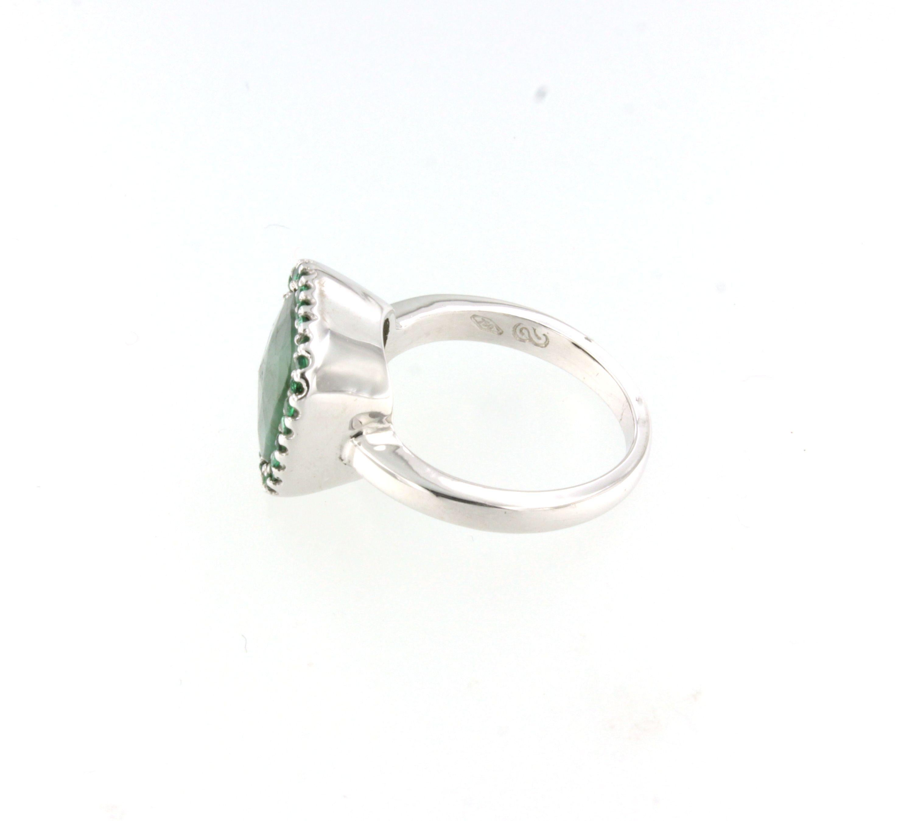 18Kt White Gold with Emerald Ring For Sale 3