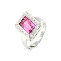 Bague en or blanc 18 carats avec tourmaline rose et diamants blancs