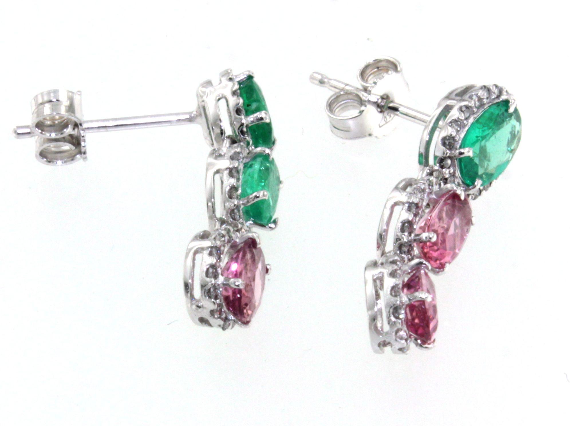 Orecchini classici in oro bianco 18Kt con smeraldi tormalina rosa e diamanti in vendita 1