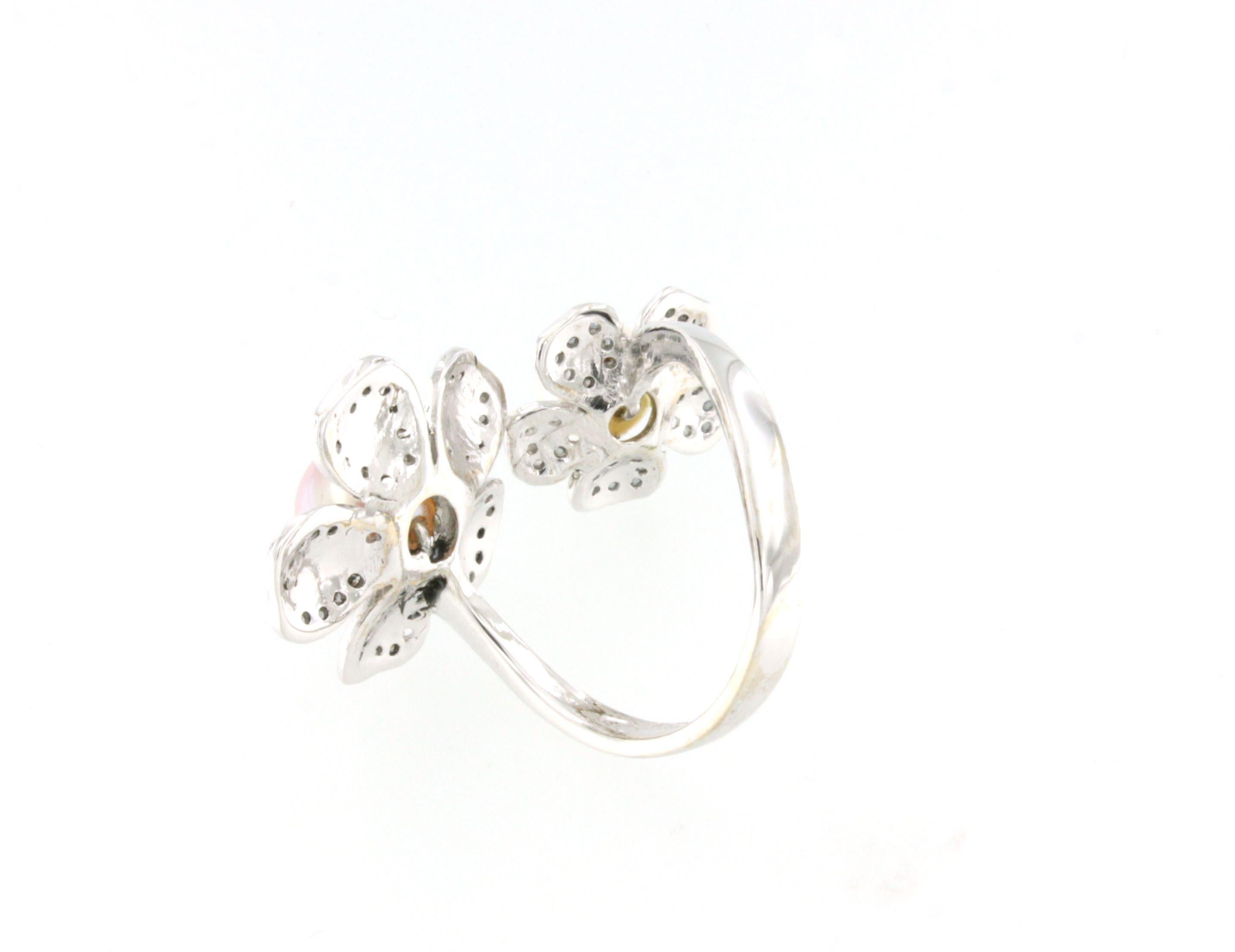 18 Karat Weißgold mit Tansanit und Perlen Blütenblumen Mode-Ring im Zustand „Neu“ im Angebot in GALLARATE, IT