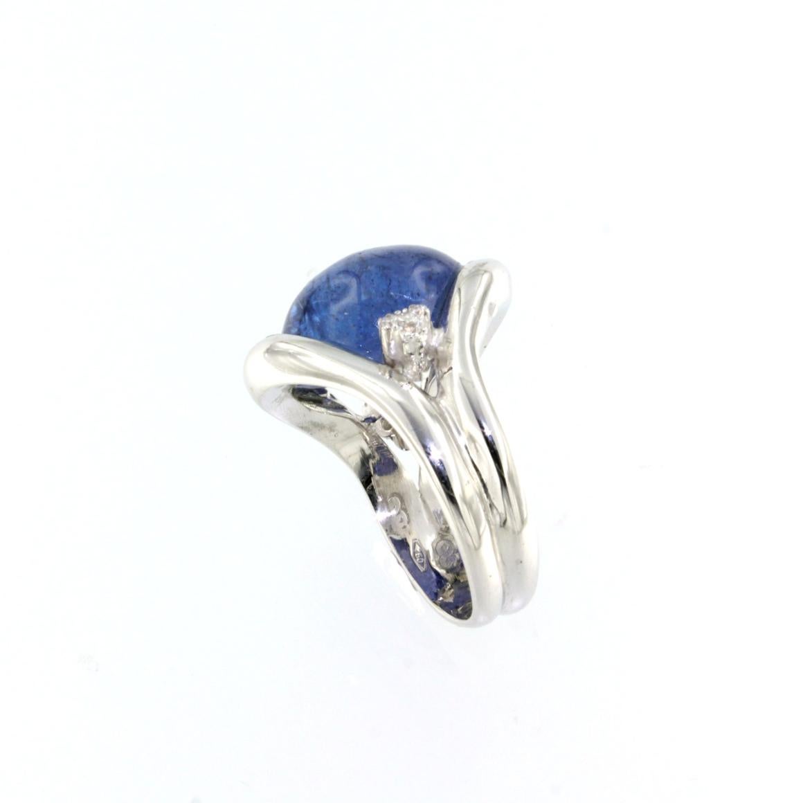 Women's or Men's 18Kt White Gold with Tanzanite and White Diamonds Cocktail Modern Timeless Ring For Sale