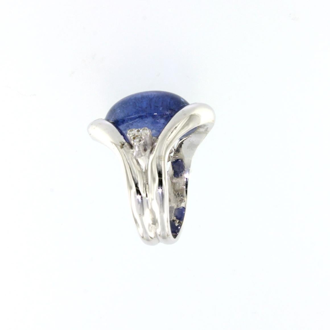18Kt White Gold with Tanzanite and White Diamonds Ring For Sale 1