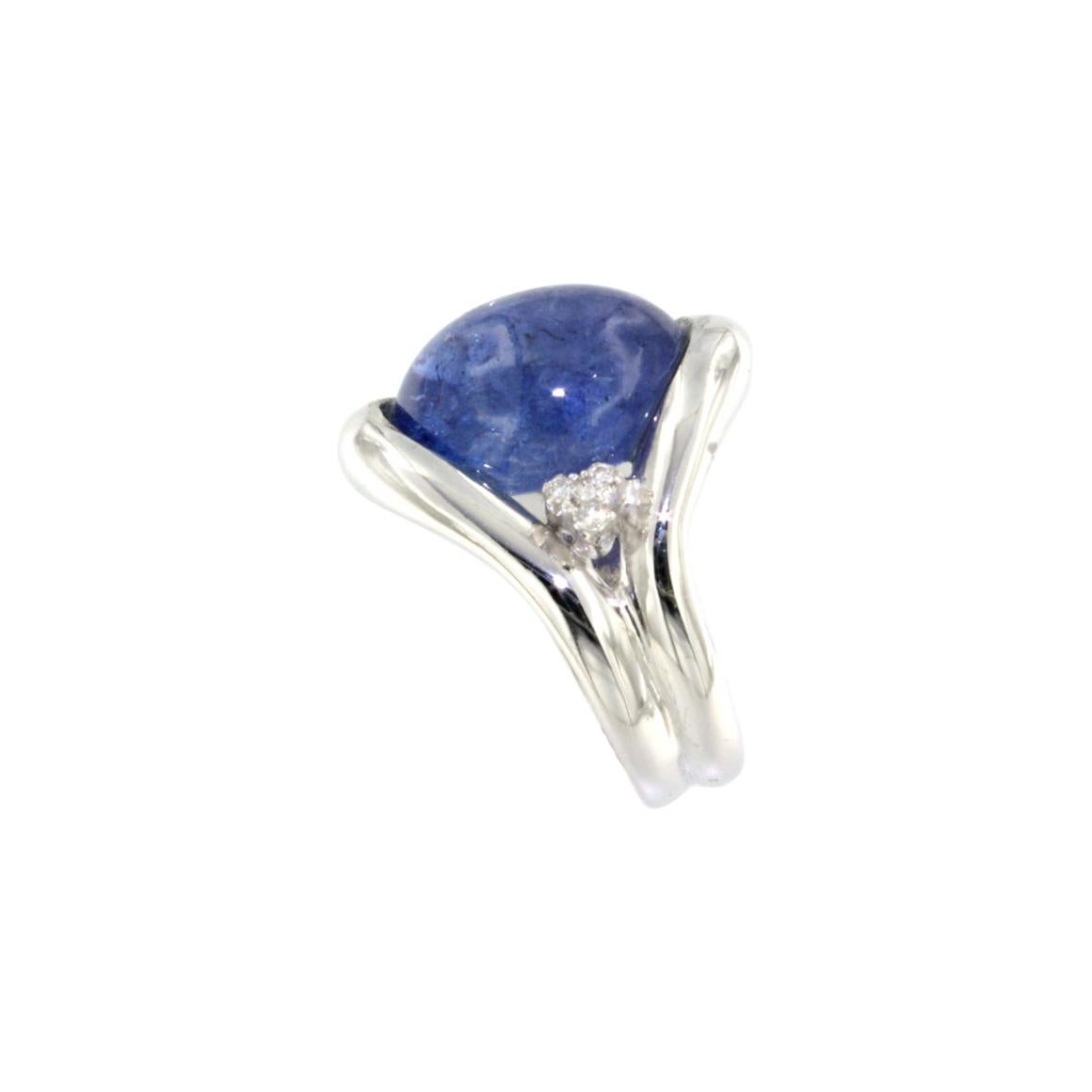 18Kt White Gold with Tanzanite and White Diamonds Ring For Sale