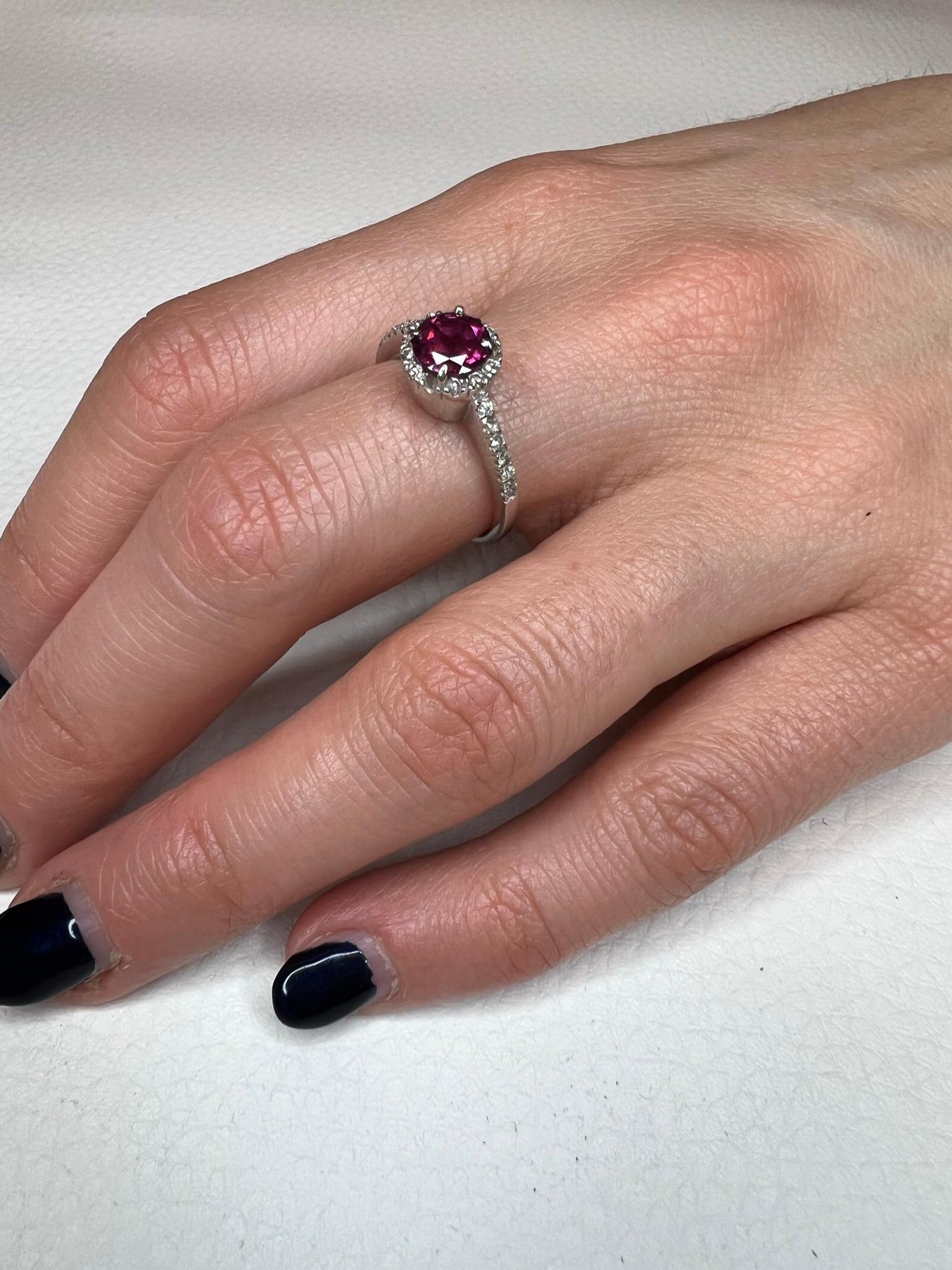 modern, classic, suitable for any occasion.    Pretty ring in 18kt gold with White Diamonds Cts 0,25  Stone : Tourmaline round cut mm 5,70 

Ring size : 14 - 54   USA 7  g.4,00

All Stanoppi Jewelry is new and has never been previously owned or