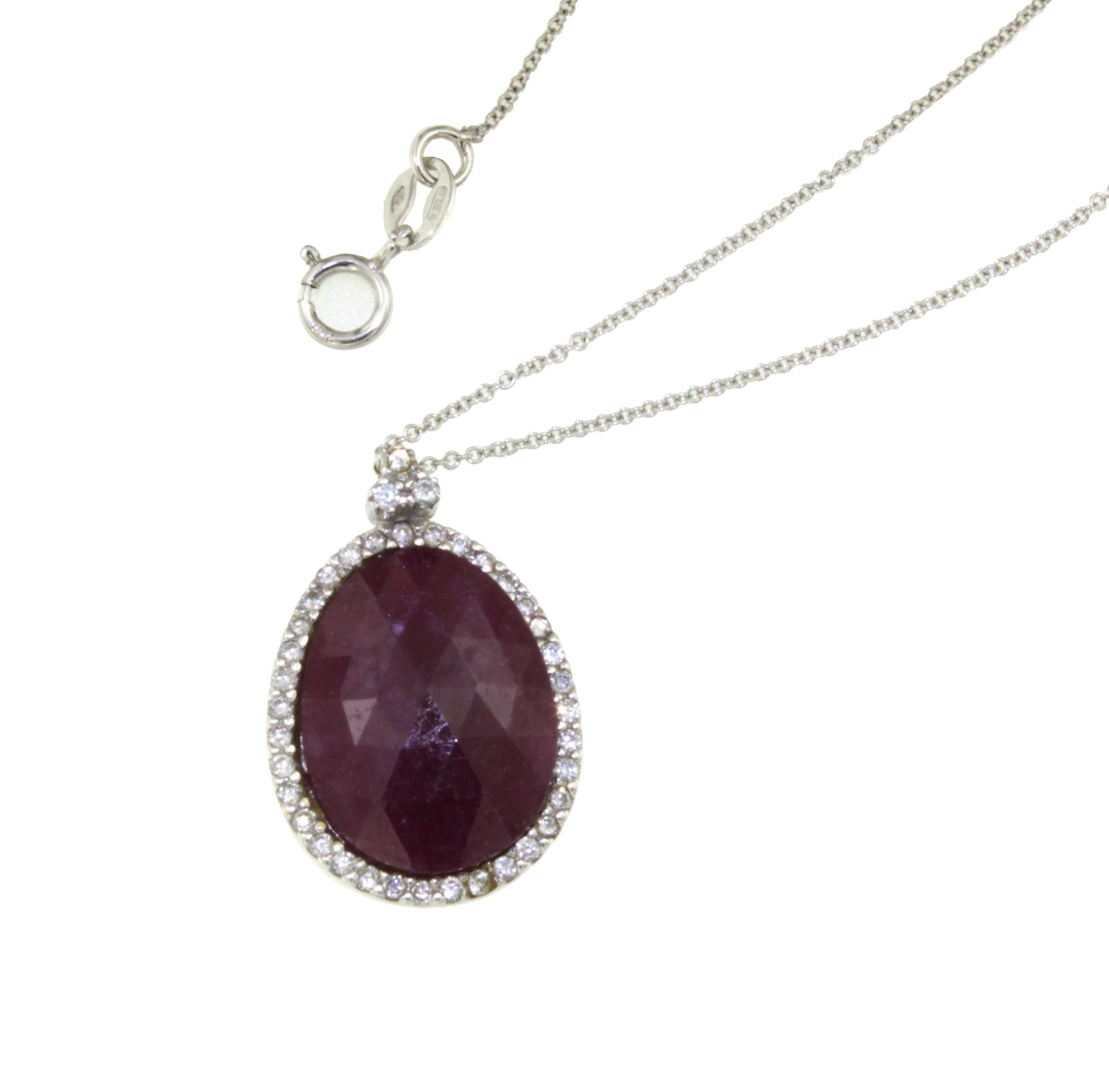 Moderne Choker-Halskette aus 18 Karat Weißgold mit weißen Diamanten und roter Wurzel Rubin (Cabochon) im Angebot