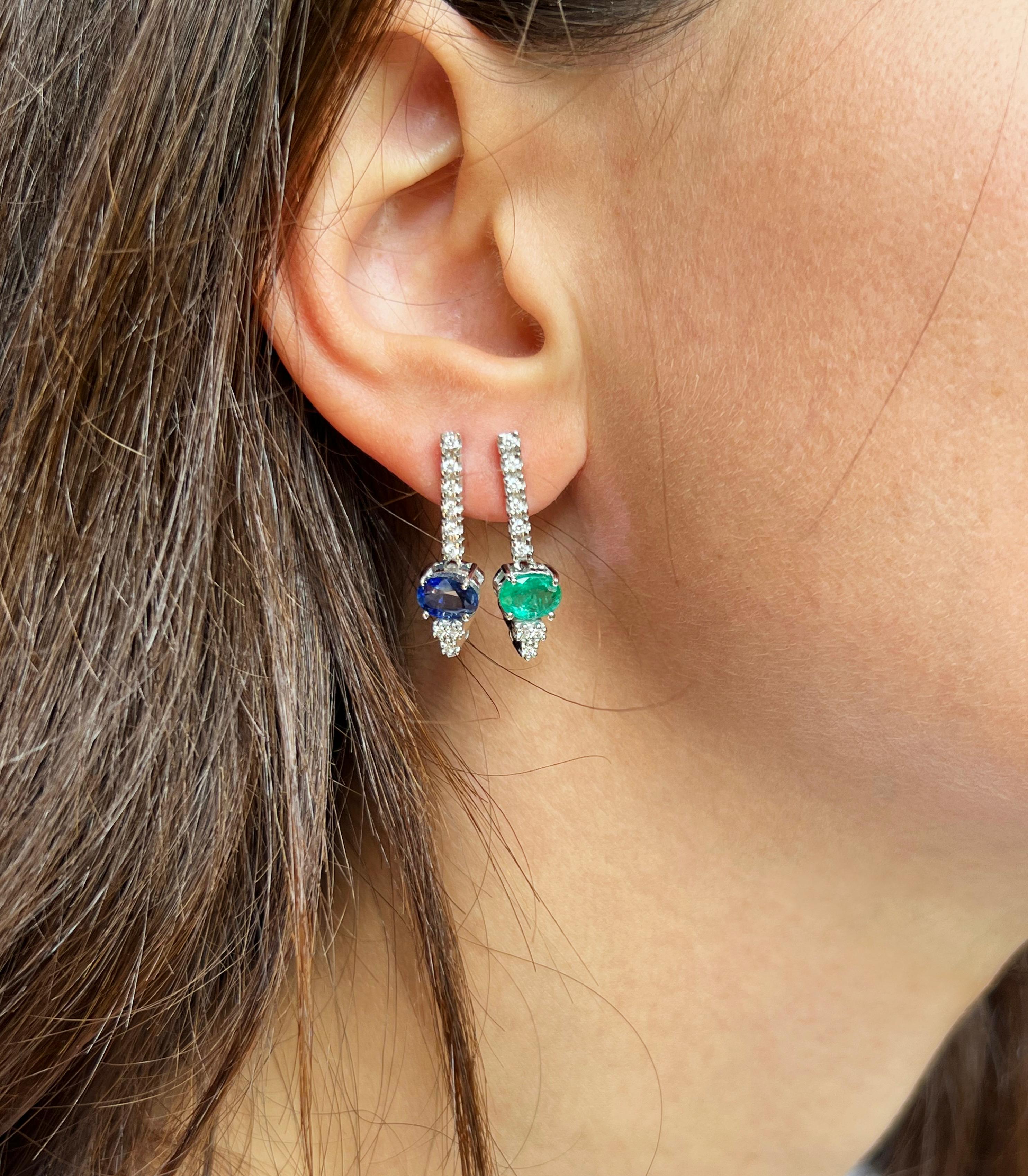 18Kt White Gold with White Diamonds Emerald Blue Zapphire Classic Earrings
g.4.30
having 2 earrings with different precious stones will seem like you always have new earrings, you can combine them with many clothes.
g.4.30   diamonds cts 0.25       