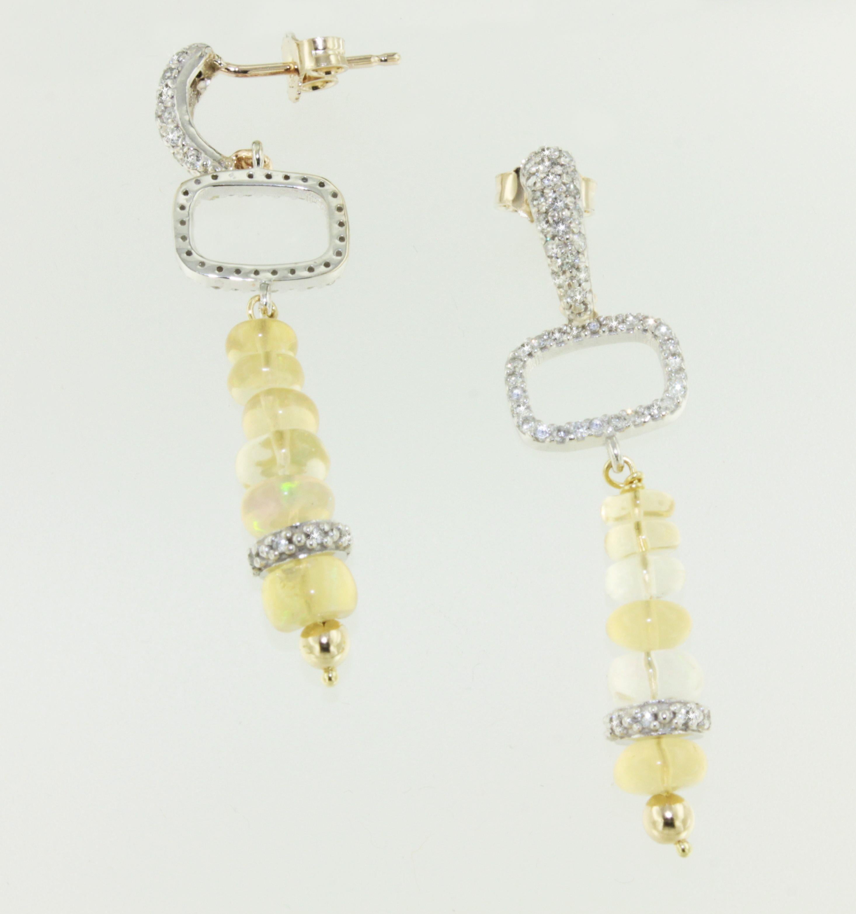 Taille pampille Boucles d'oreilles chandelier modernes en or blanc 18 carats avec opale jaune et diamants blancs en vente