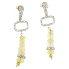 Pendientes modernos de oro blanco de 18 quilates con ópalo amarillo y diamantes blancos en forma de araña