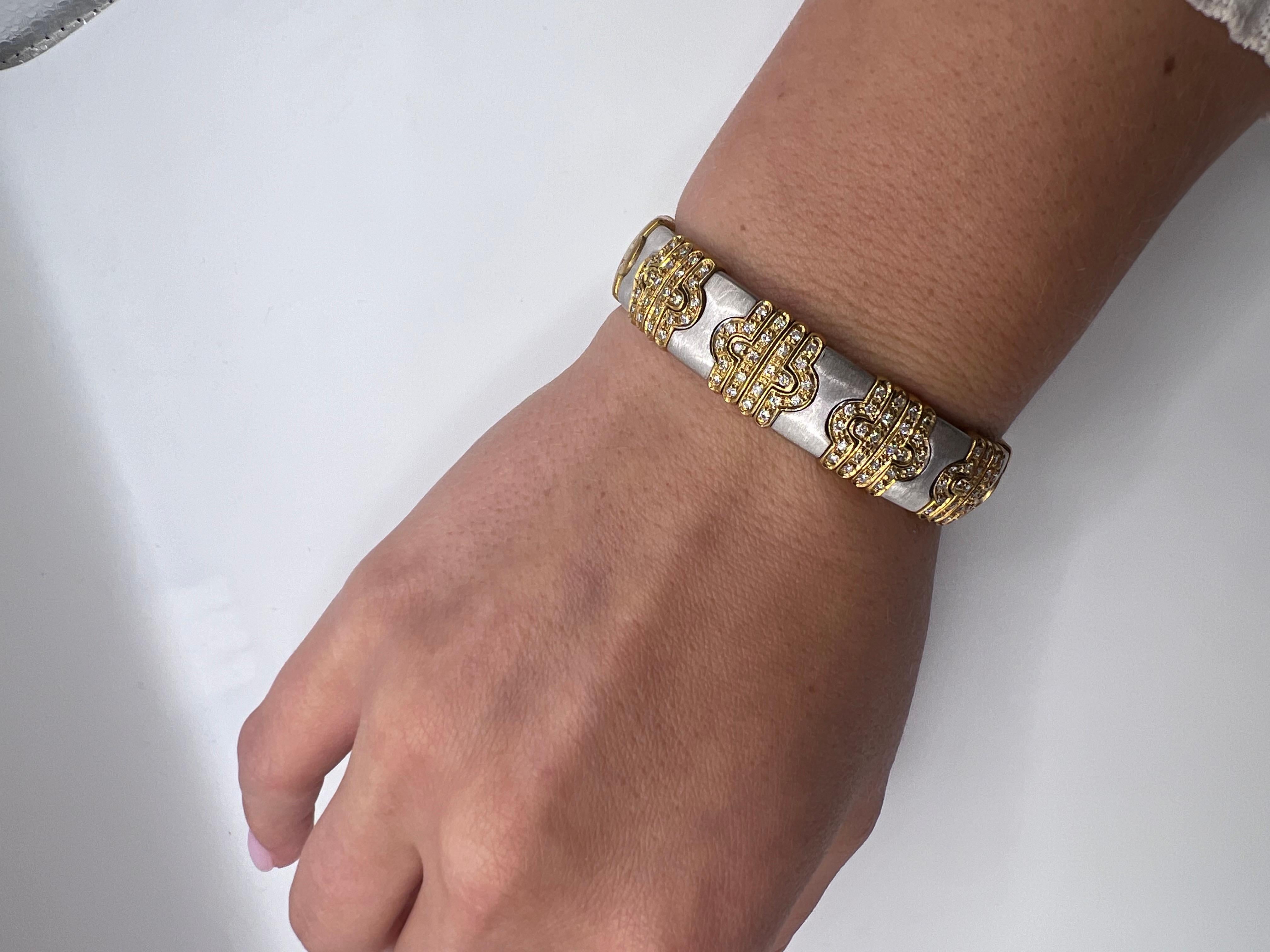 96 round diamonds
3ct of diamonds 
18kt gold
74 grams