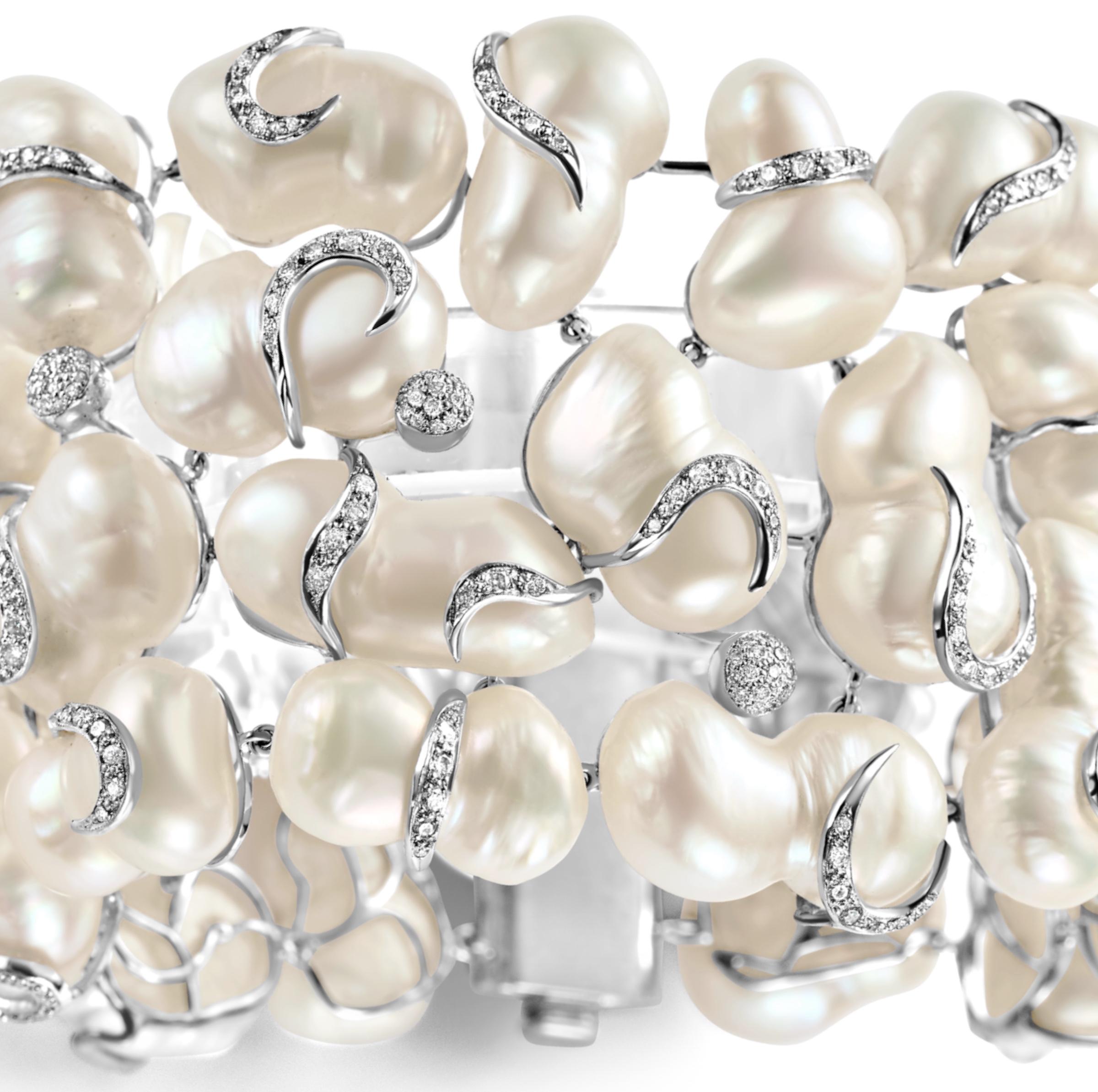 Round Cut 18kt White Gold Yvel Bracelet with Pearls and 5ct Diamonds  For Sale